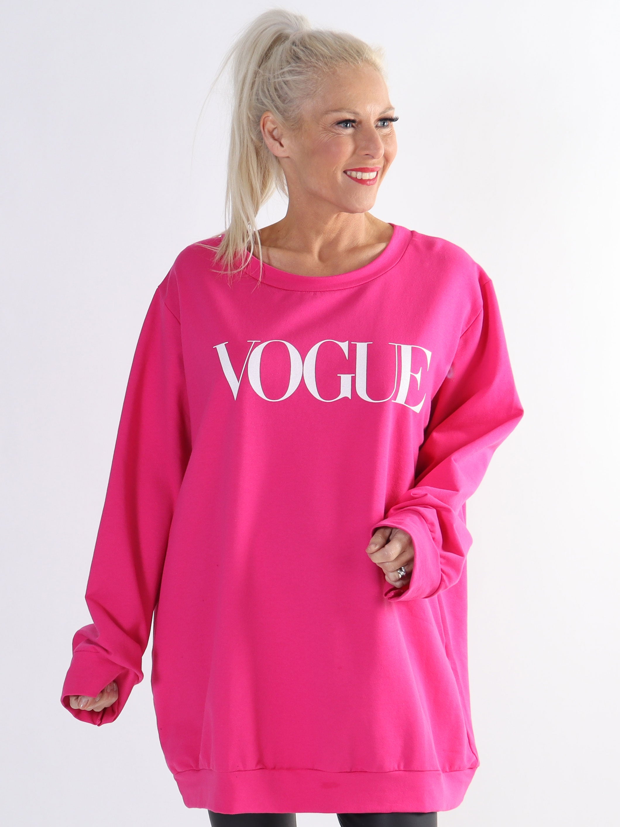 Abena - Sweatshirt i plus size med vogue på bröstet