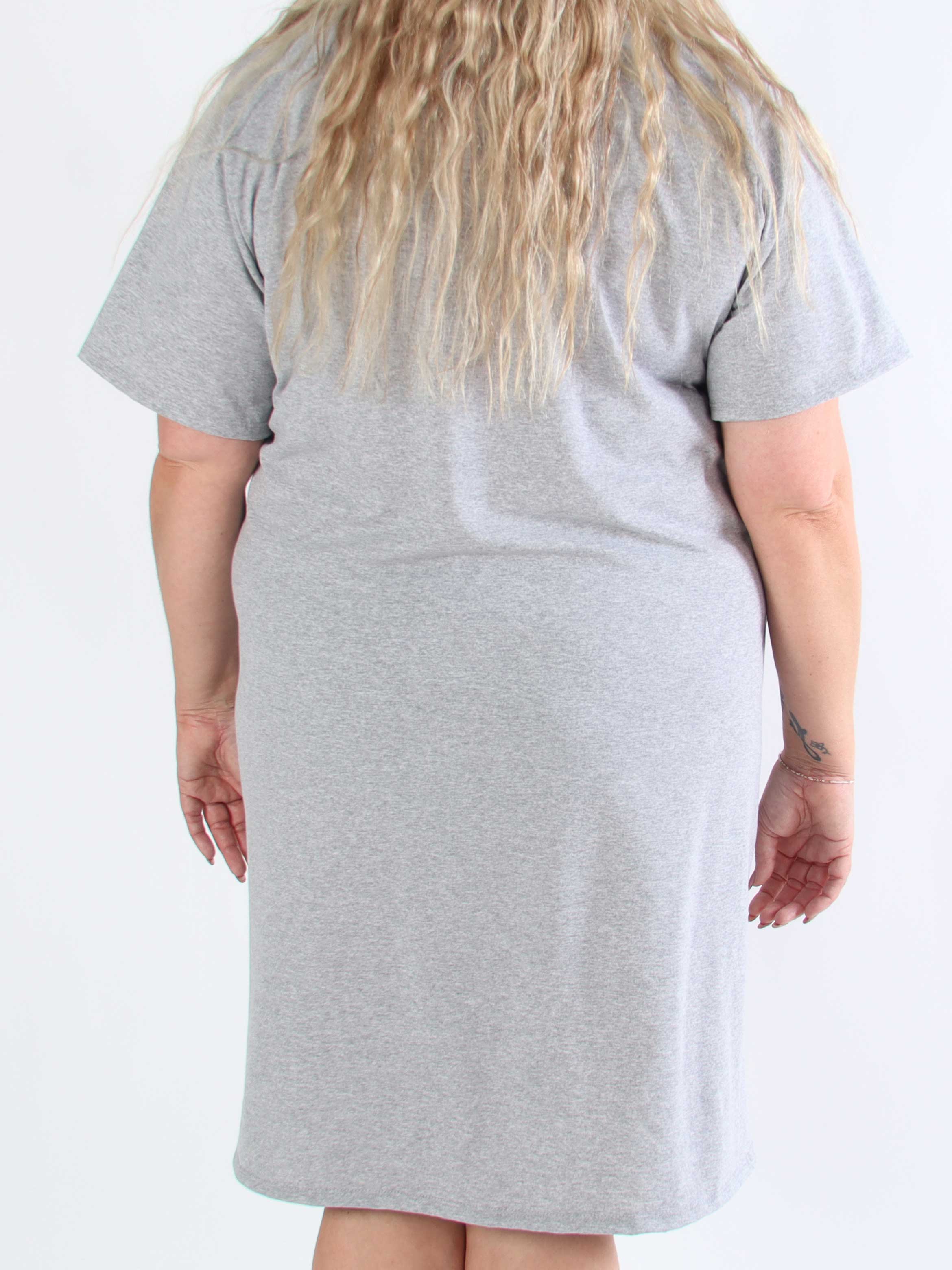 Alice - Plus size-klänning i bomull med Paris stående på bröstet