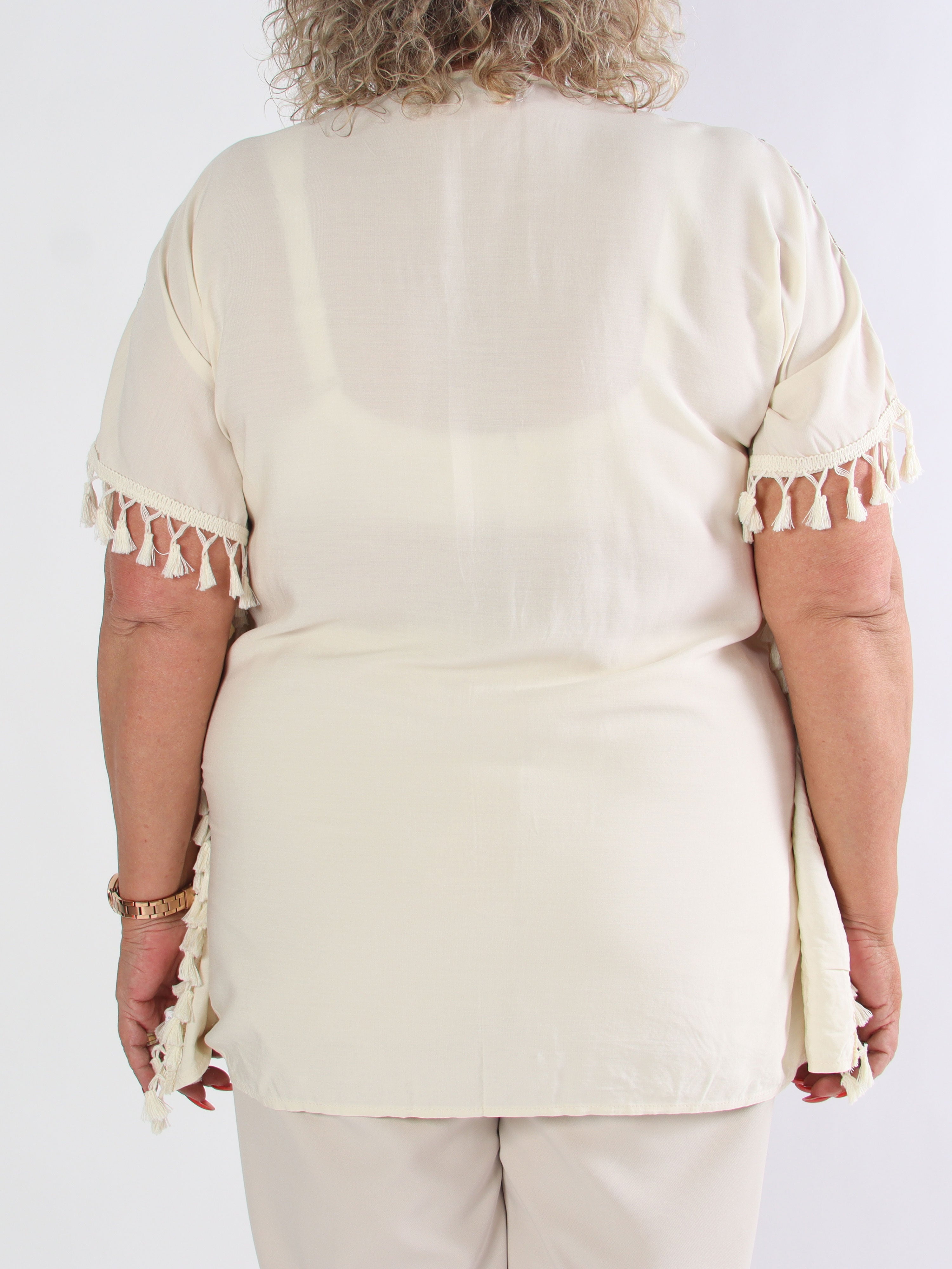 Aloha - Plus size-tunika i viskos med guldbroderi och tofsar