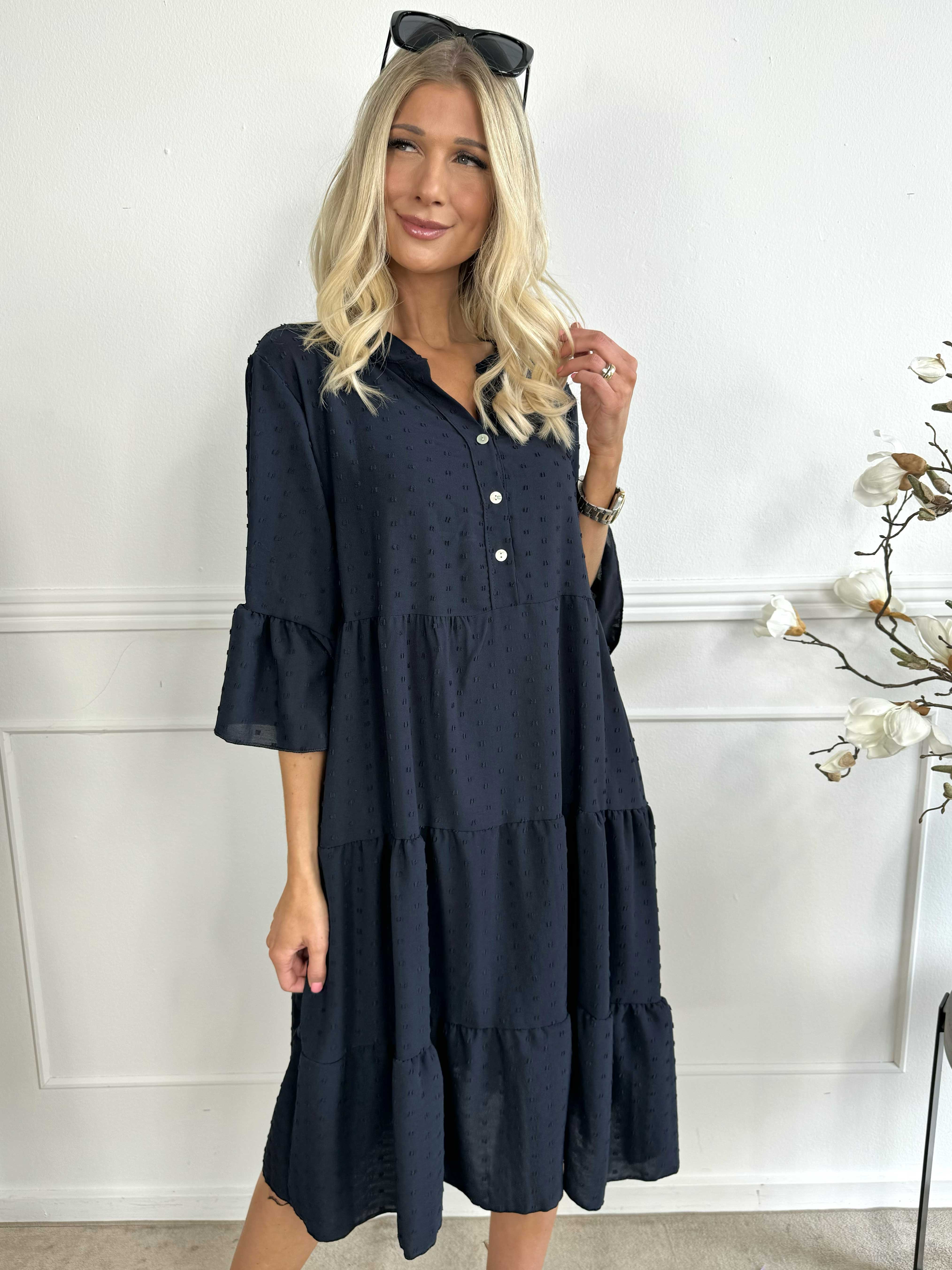 Amanda - Feminin plus size-klänning med söta ärmar