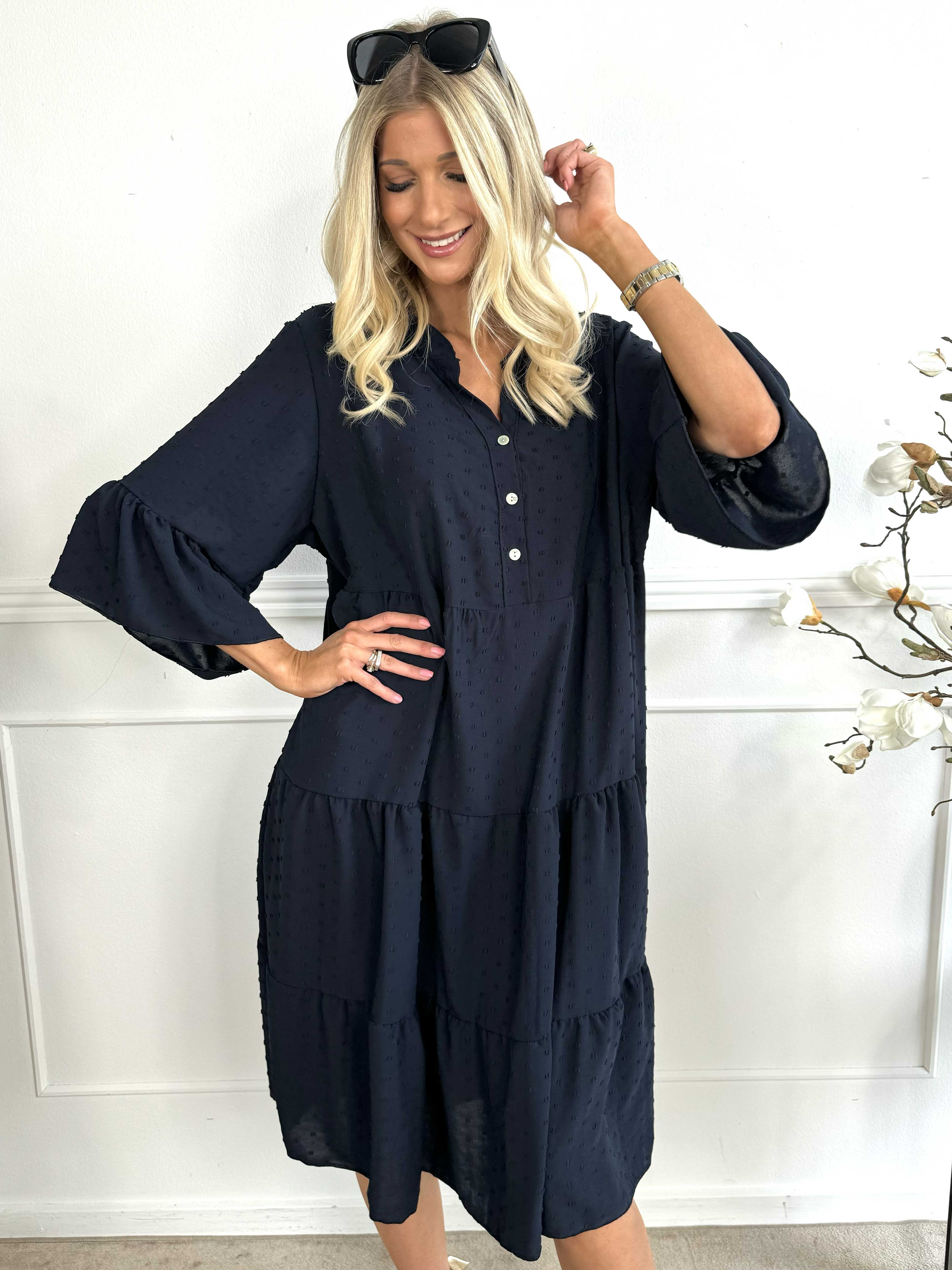 Amanda - Feminin klänning med söta ärmar