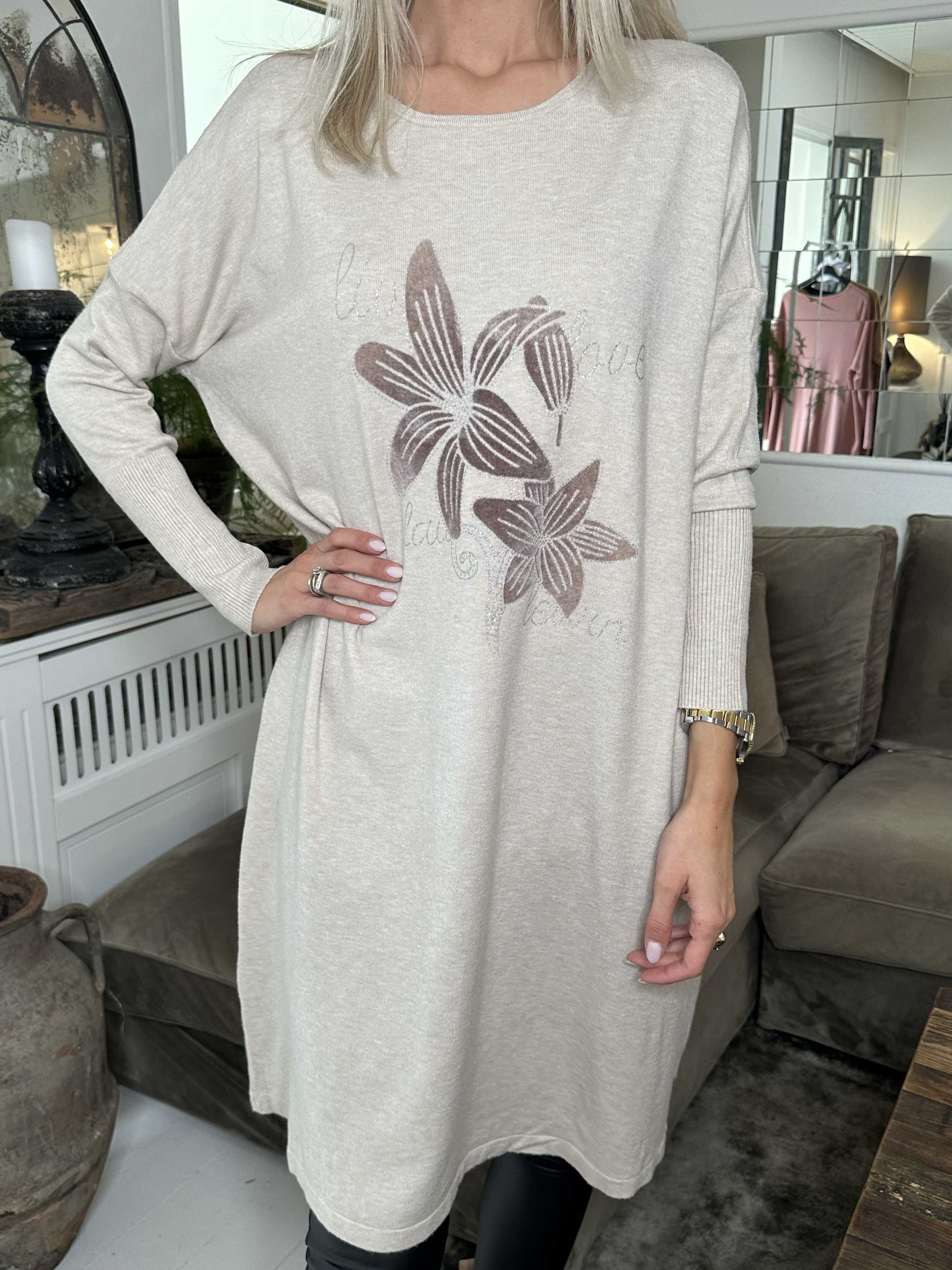 Amilie - Mjuk klänning med blommigt tryck