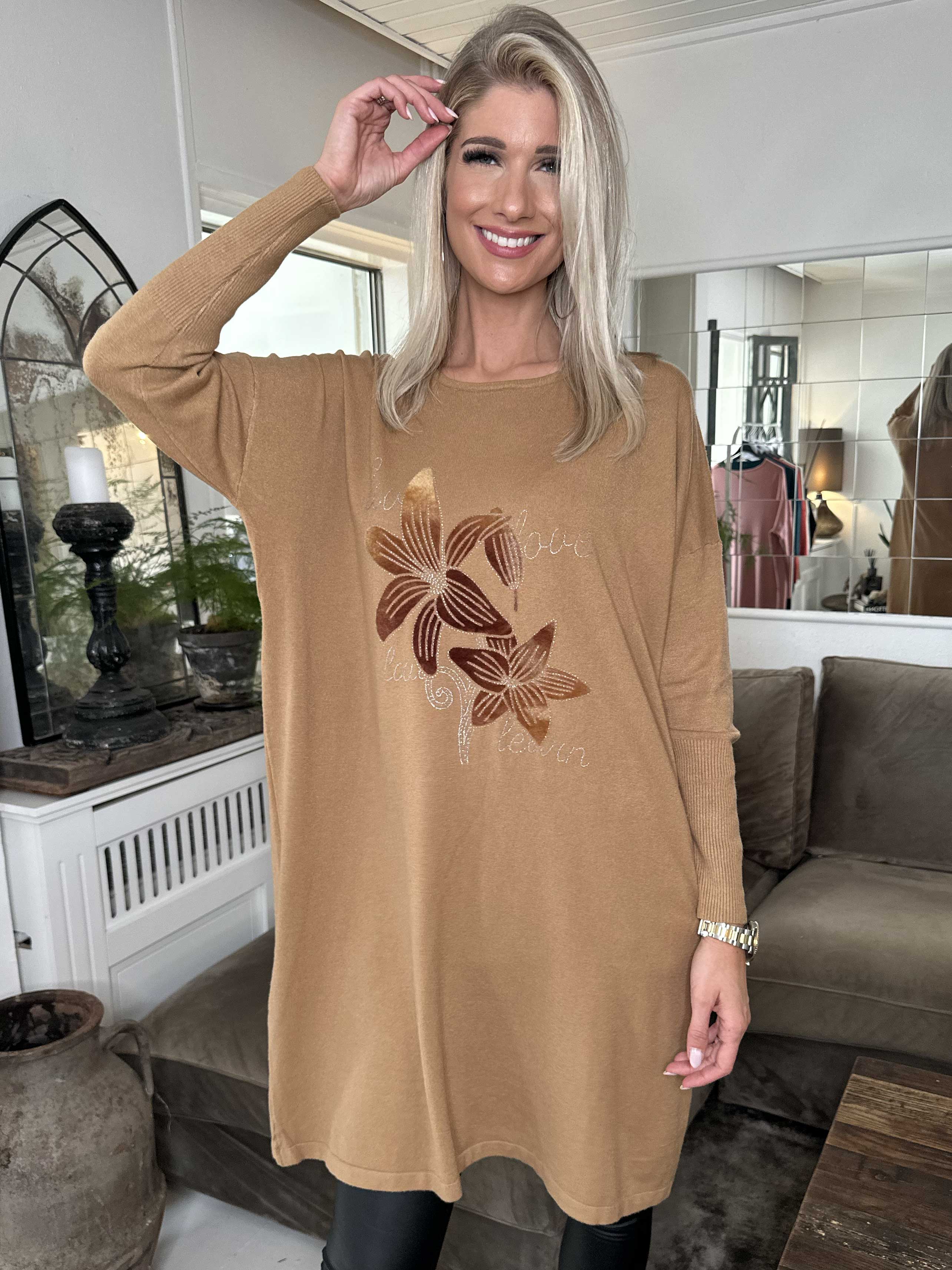 Amilie - Mjuk klänning med blommigt tryck