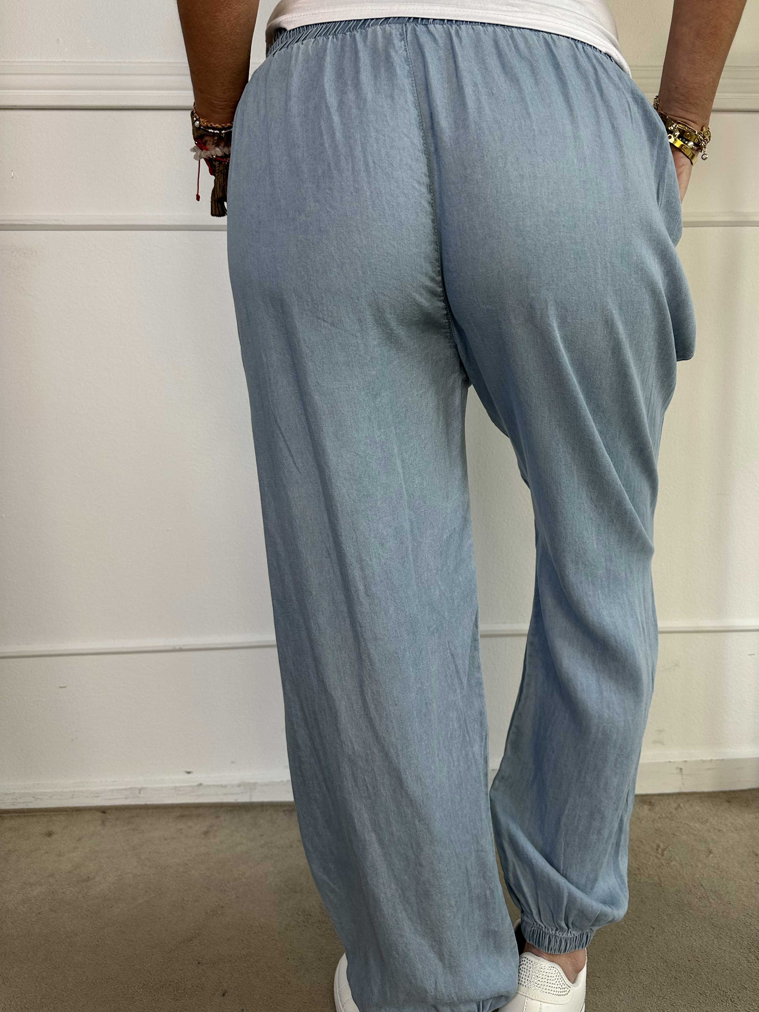 Andie - Lös byxa i denimlook med resår i midjan