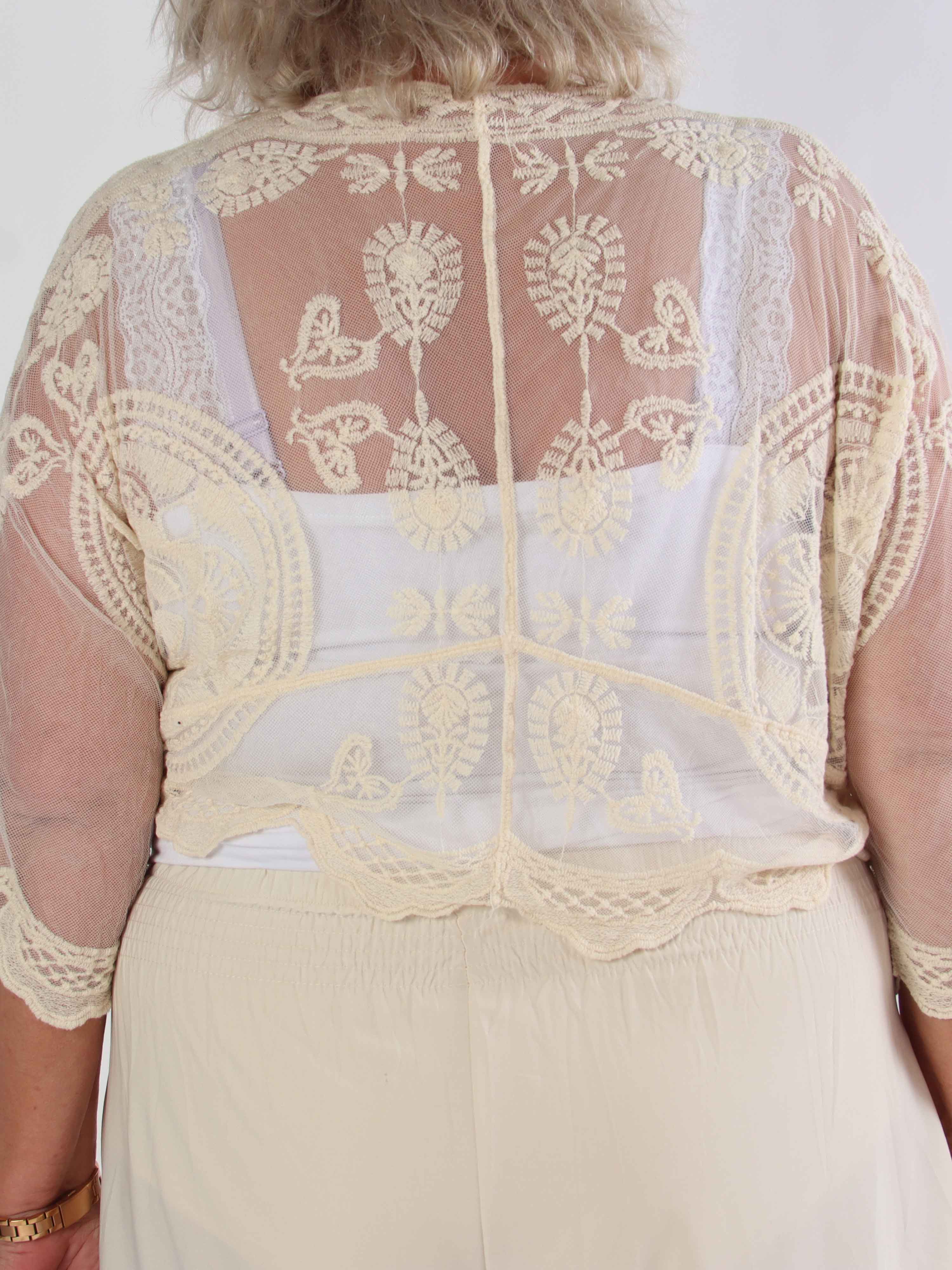 Andromeda - Söt kort plus size kofta i spets