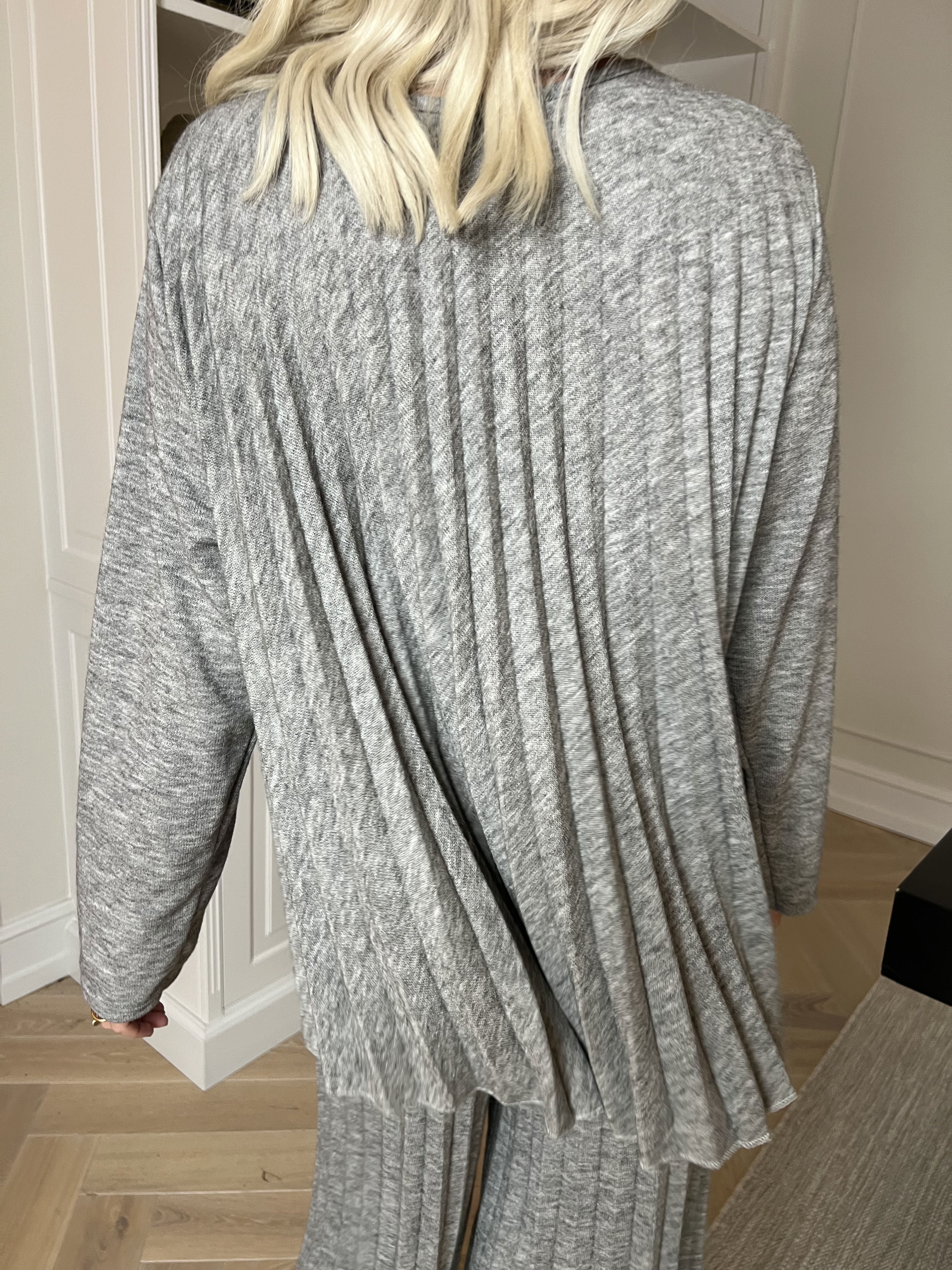 Anita Shirt - Mjuk plisserad tröja i viskos och ull