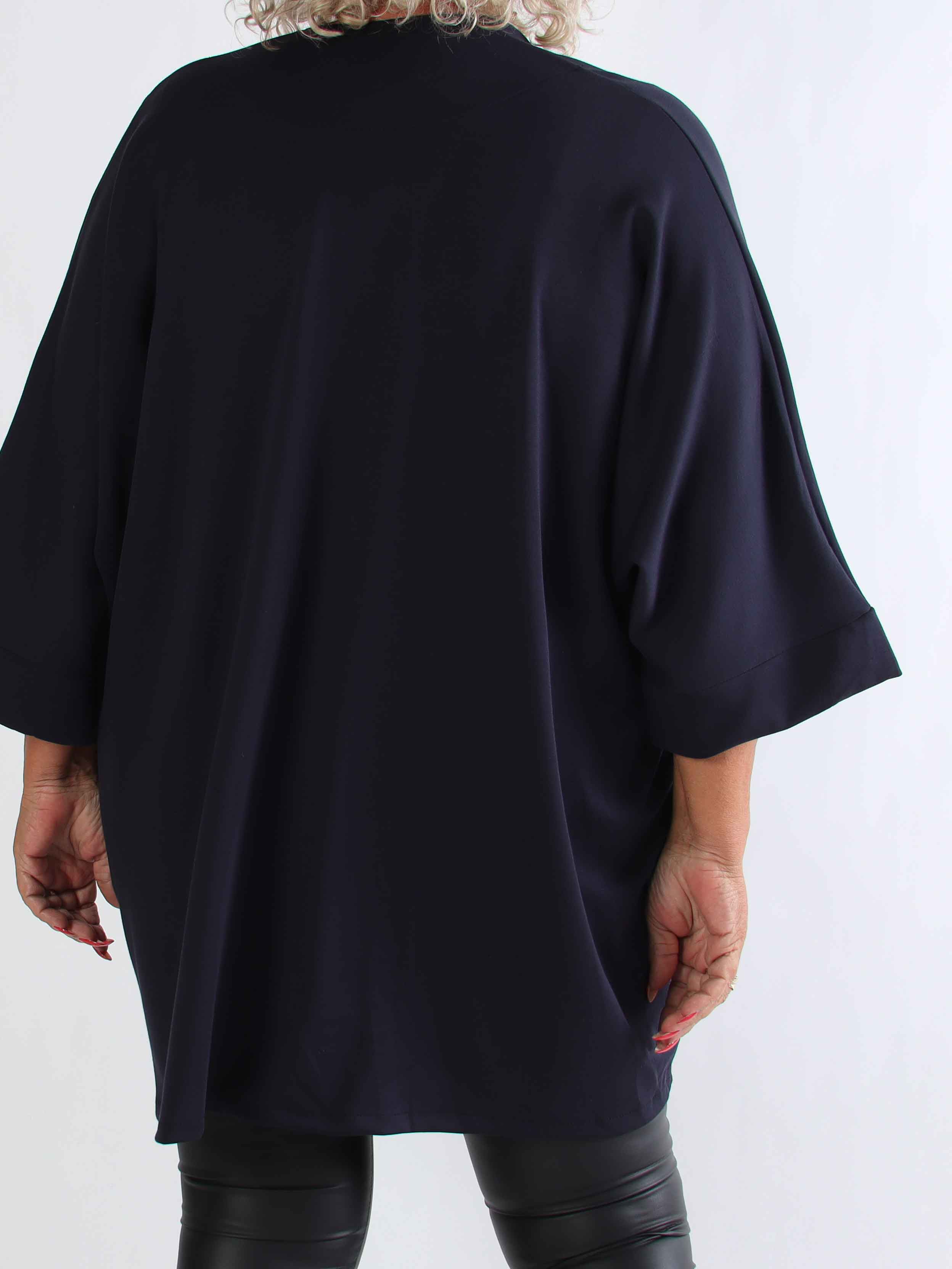 Annah Cardigan - Mjuk plus size kofta med tydliga sömmar och fickor