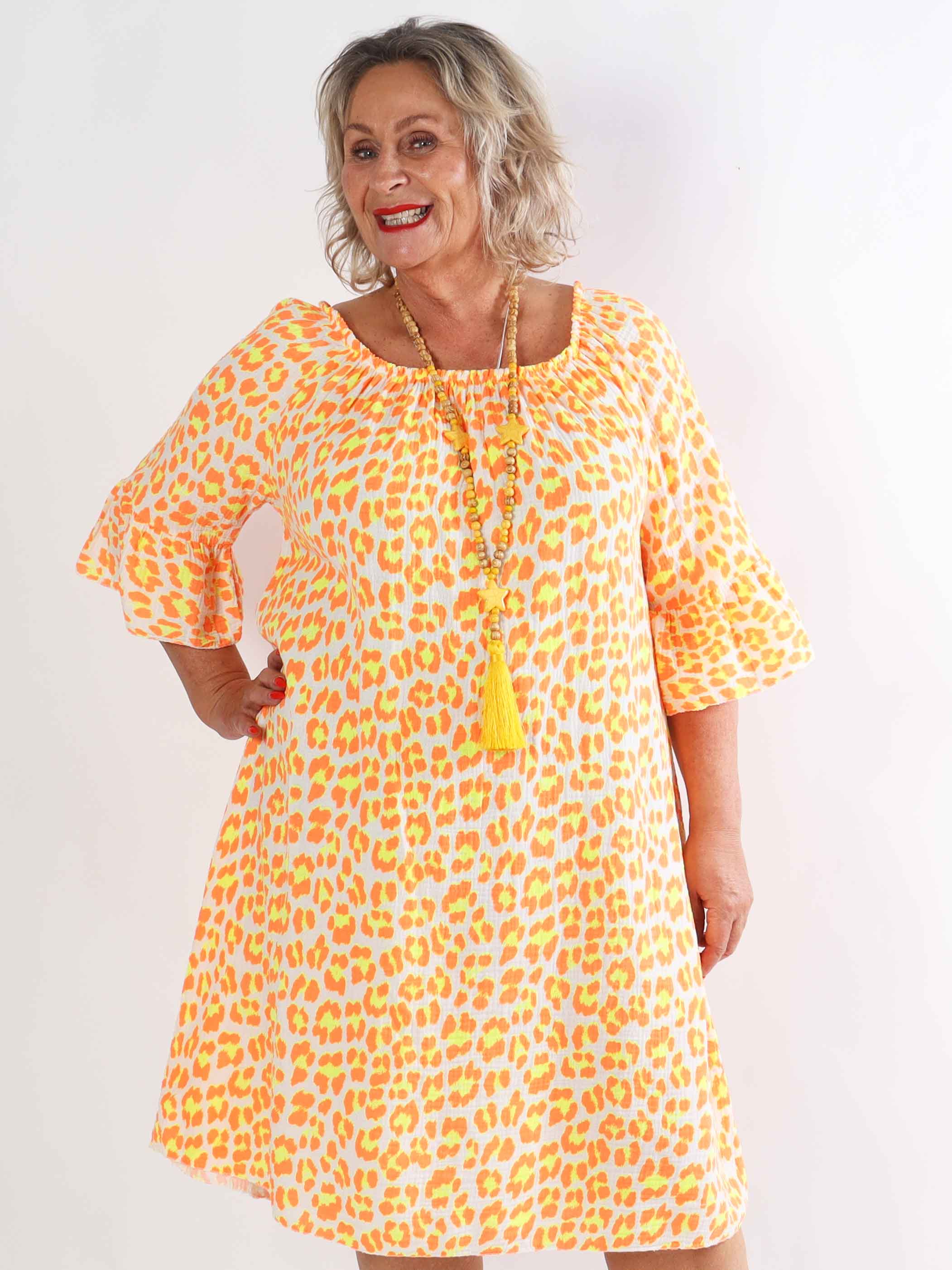 Antonella - Plus size kjole i blødt bomuldsbæk og bølge stof med et fint leoprint