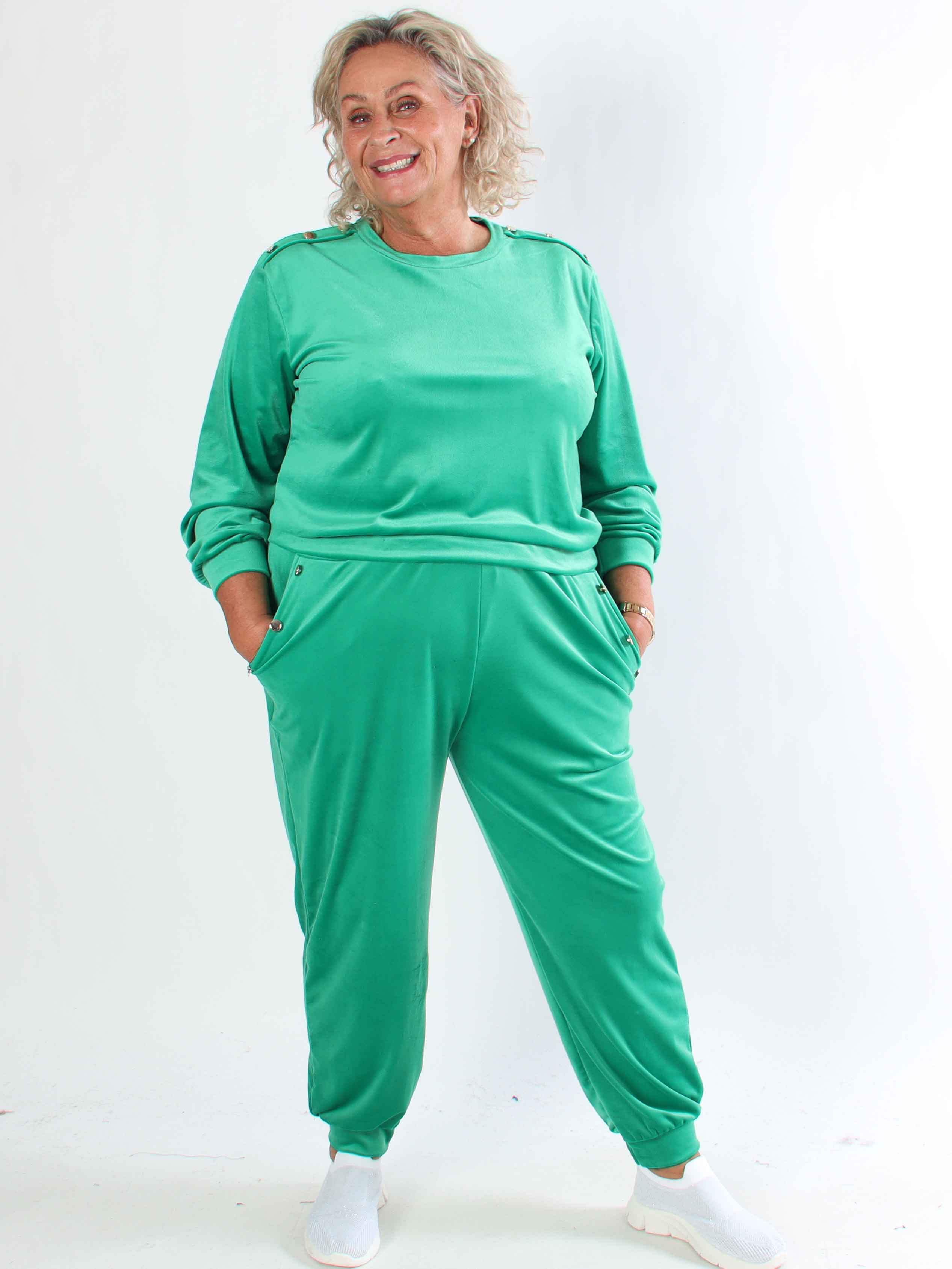 Arina - Plus size mjukisset i velour med guldknappar