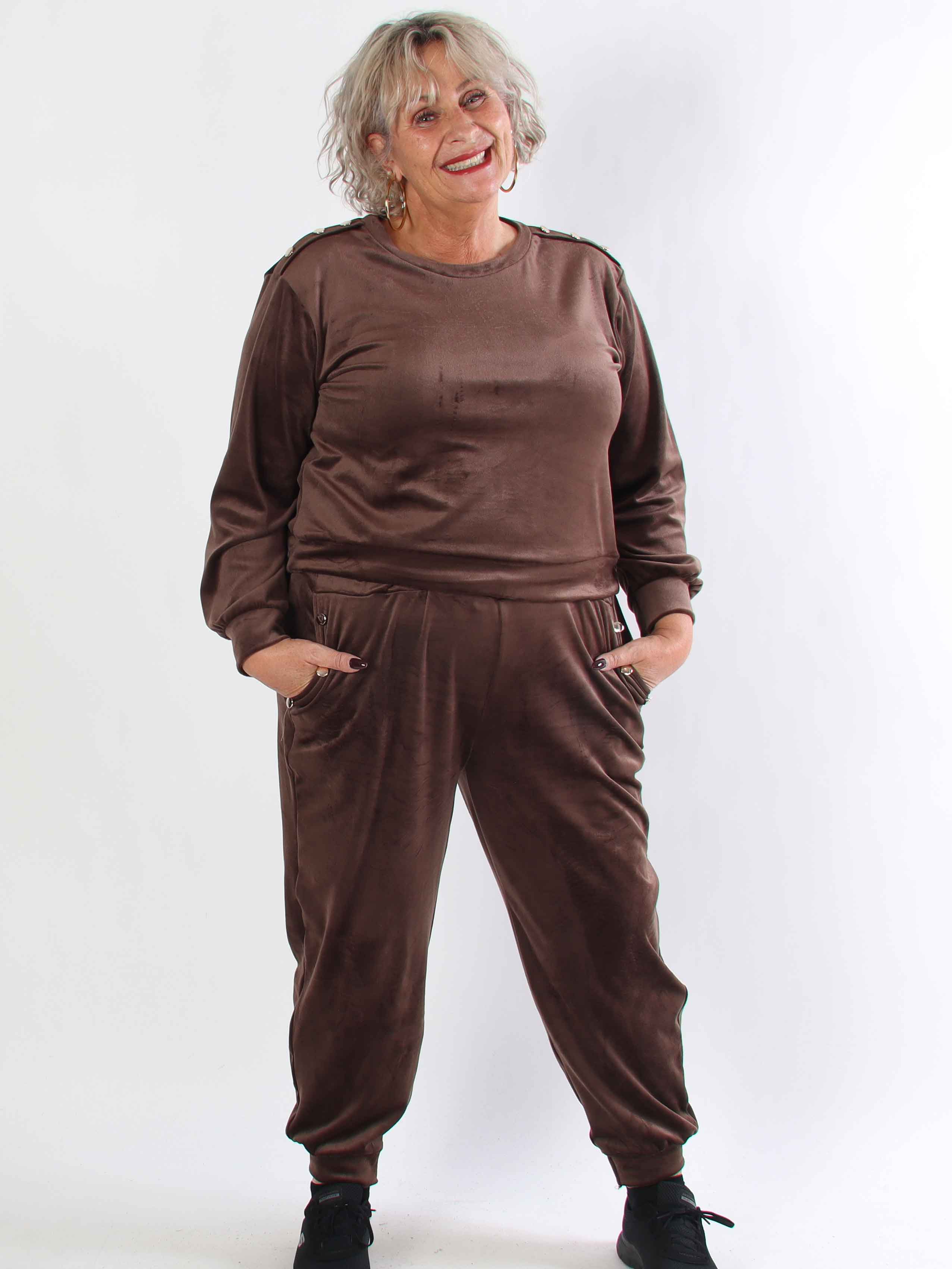 Arina - Plus size mjukisset i velour med guldknappar