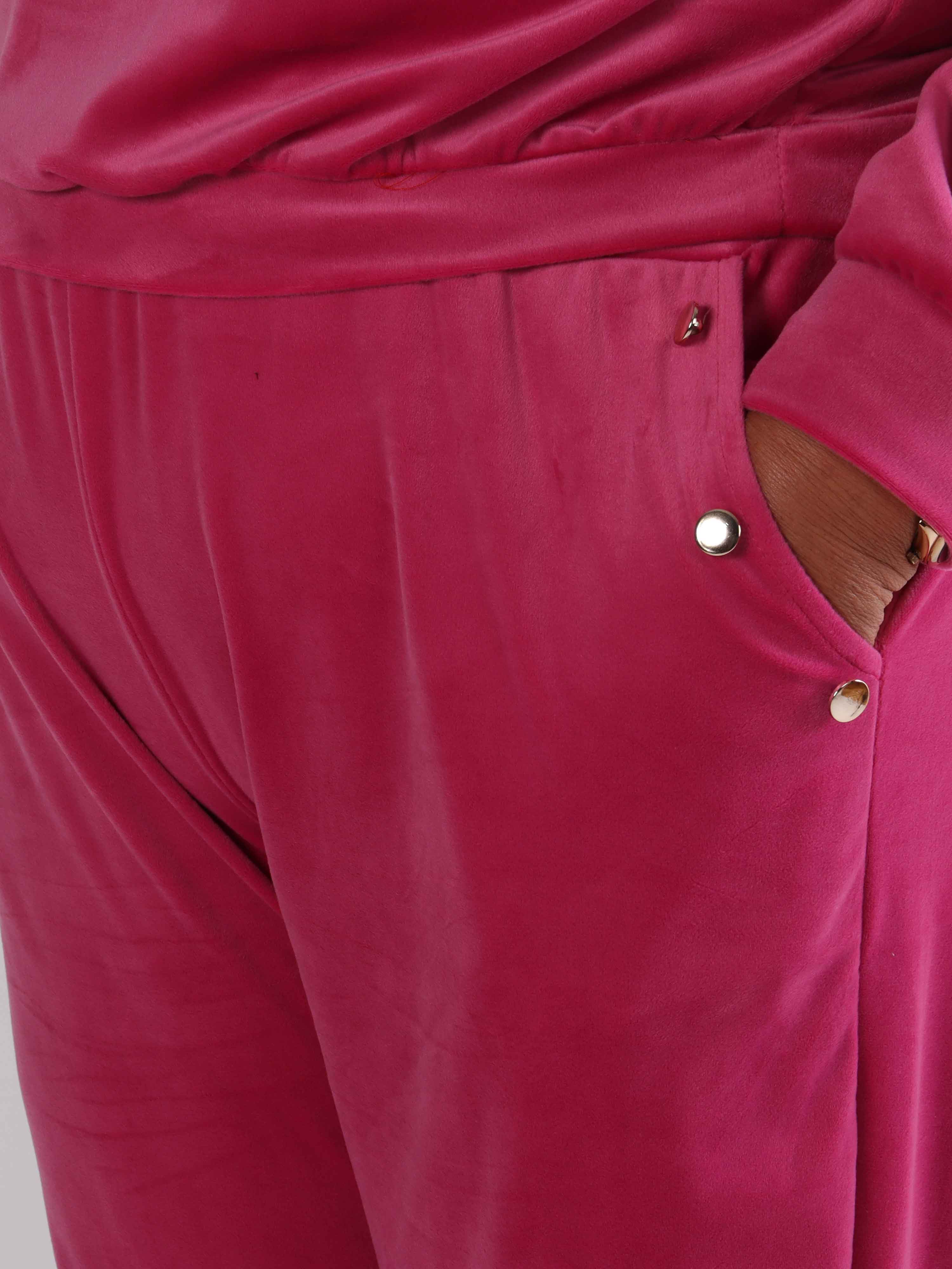 Arina - Plus size mjukisset i velour med guldknappar