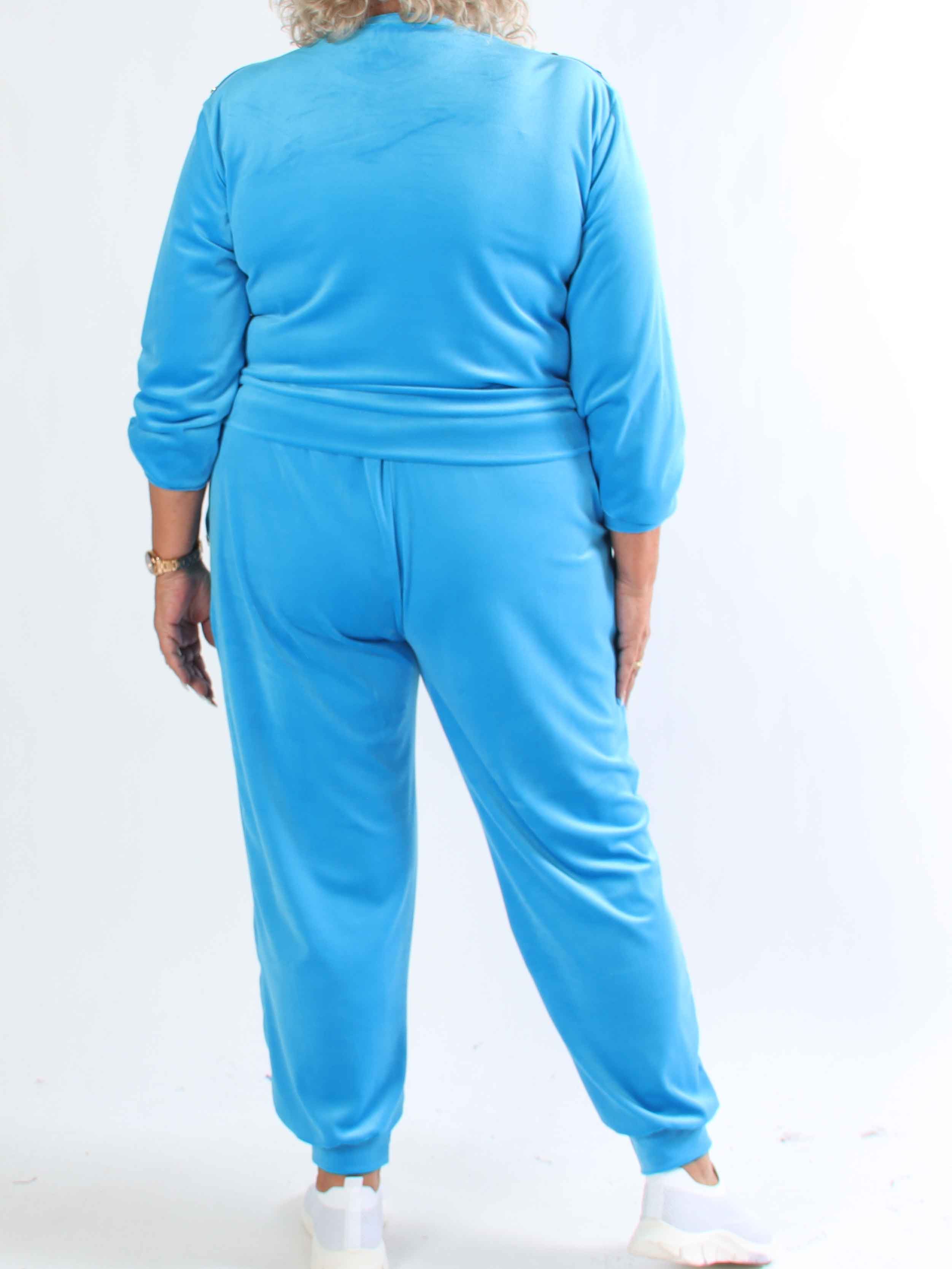 Arina - Plus size mjukisset i velour med guldknappar