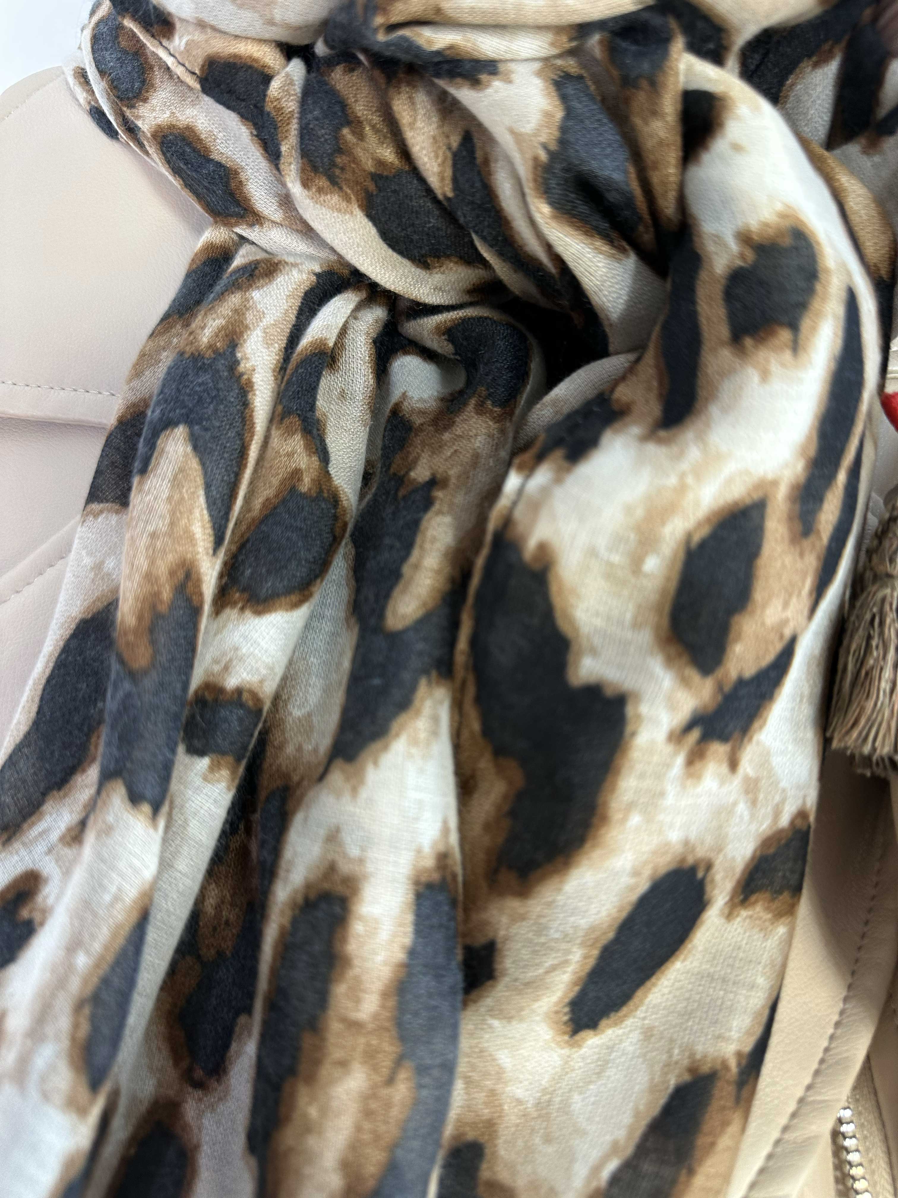 Arizona - Lätt scarf i leopardmönster