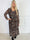 Astrid Print - Elegant lang plisseret chiffonkjole med forskellige smukke prints
