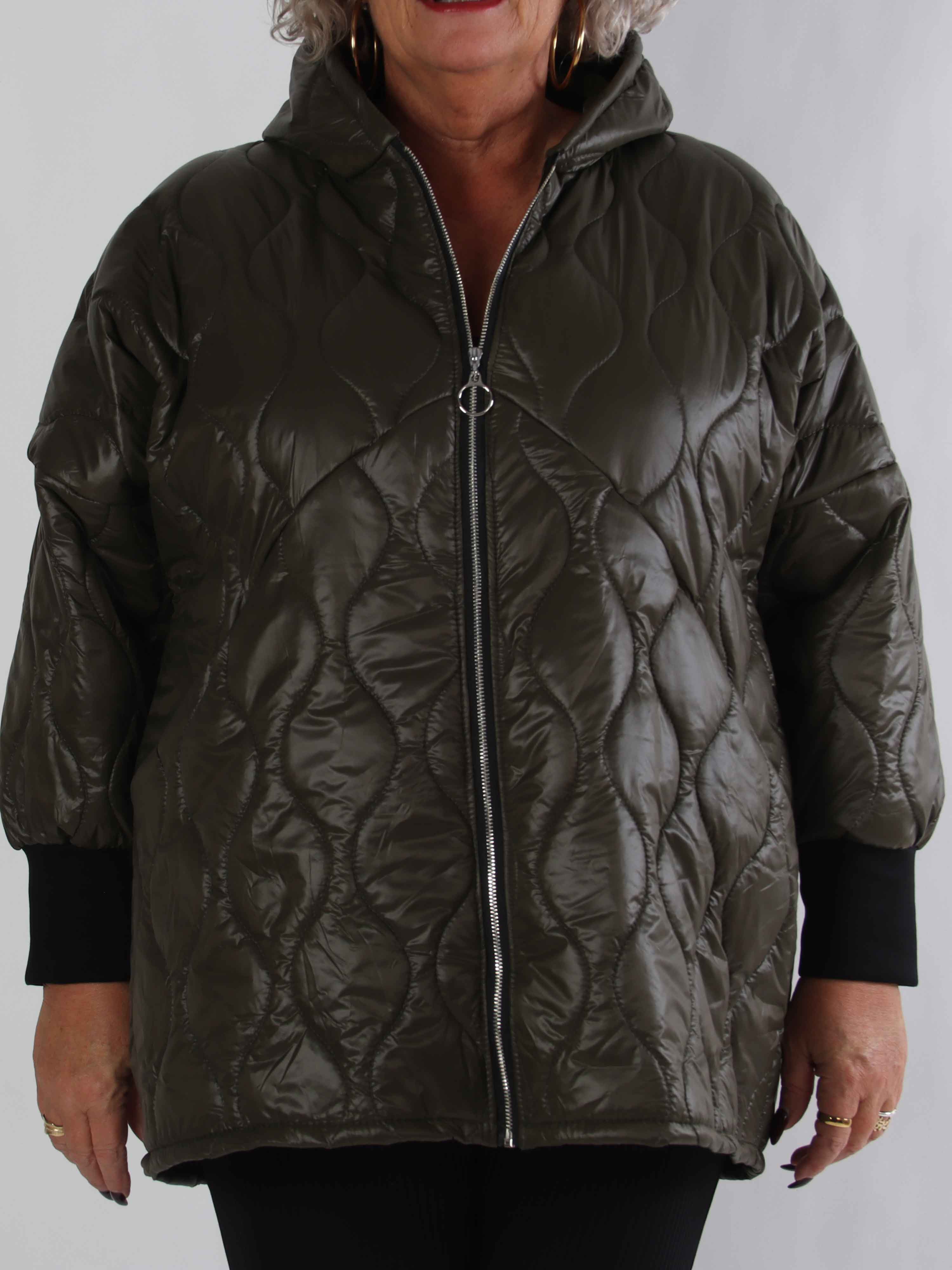 Augusta - Quiltad plus size jacka med huva och dragkedja