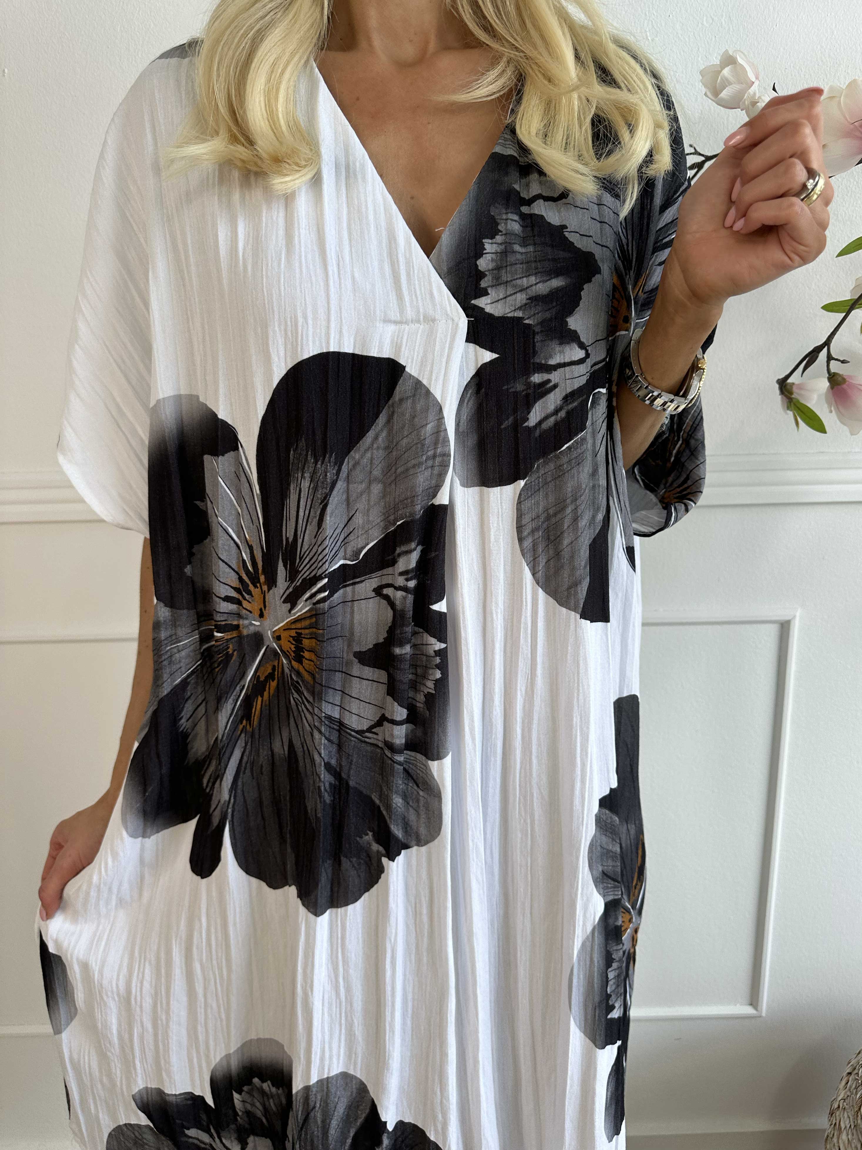 Aya - Blommig t-shirtklänning i viskos