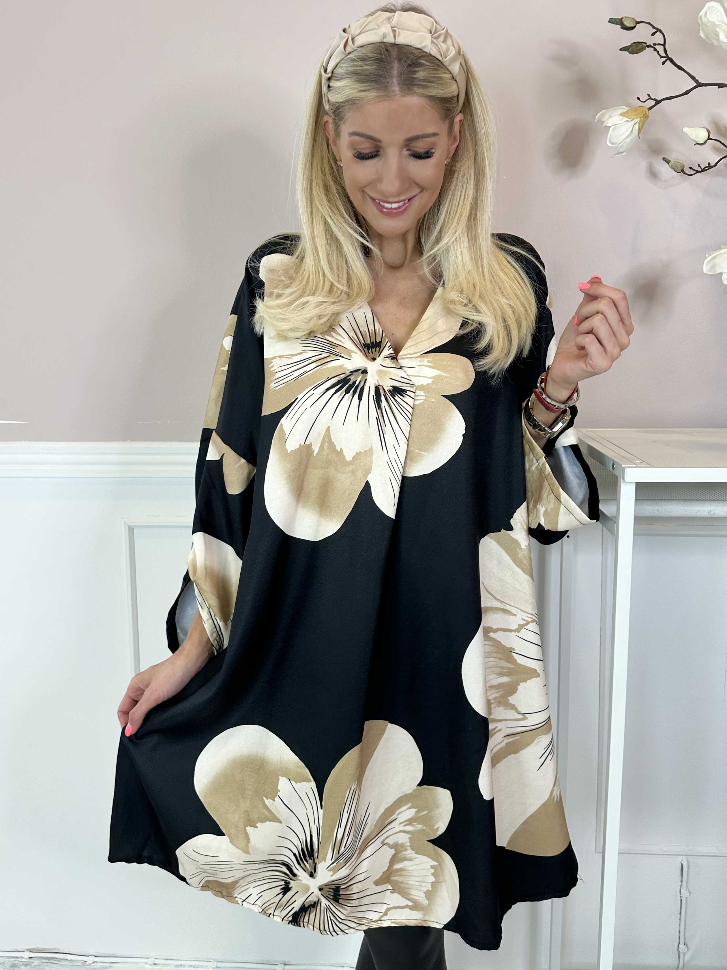 Aya L/S - Söt klänning i viskos med blommor