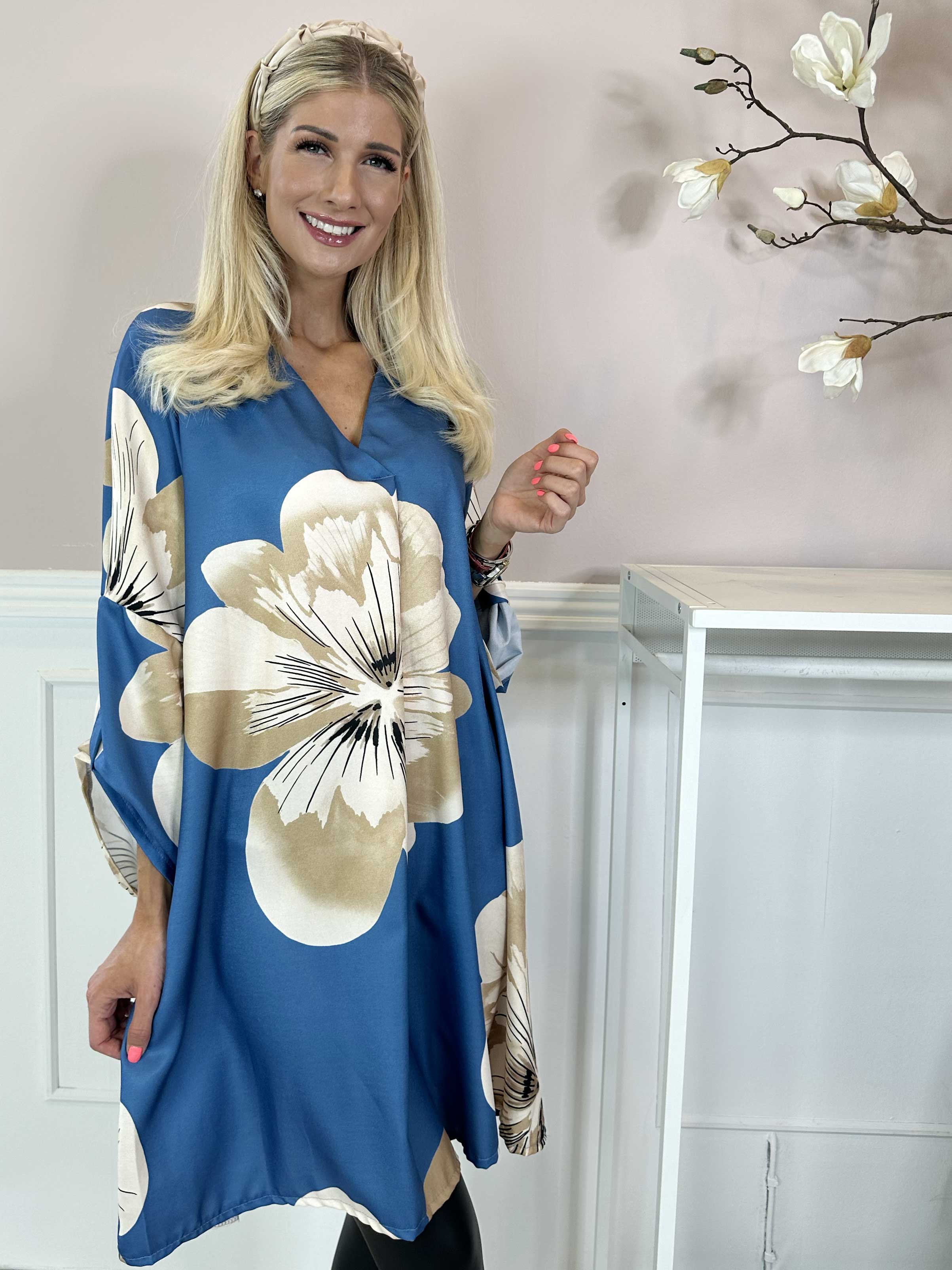 Aya L/S - Söt klänning i viskos med blommor