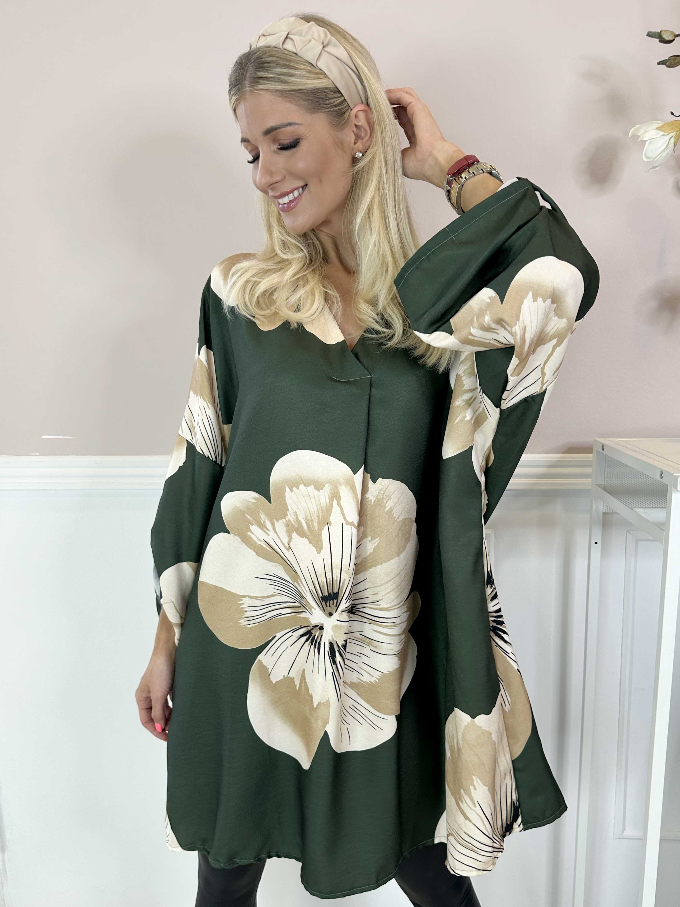 Aya L/S - Söt klänning i viskos med blommor