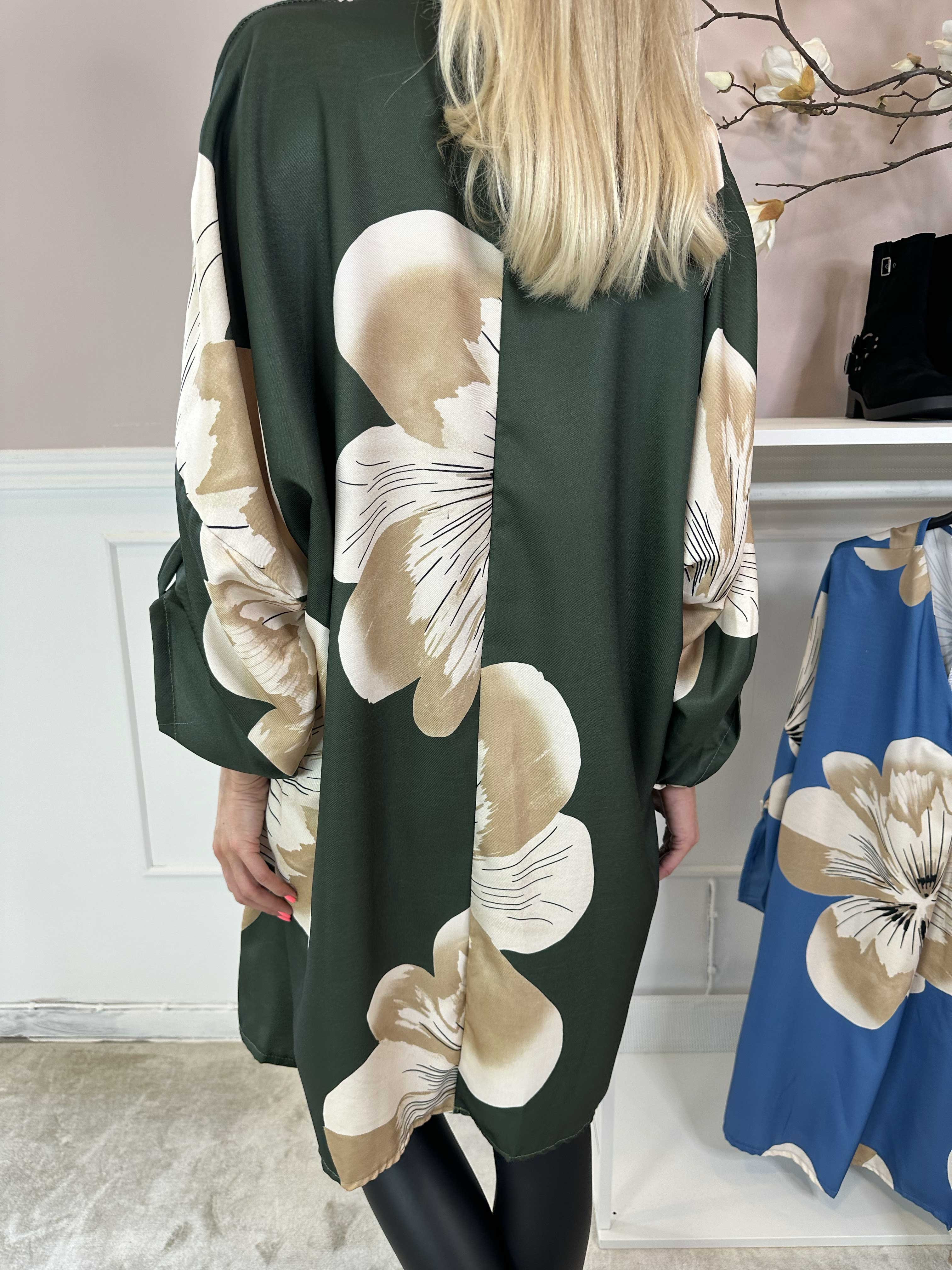 Aya L/S - Söt klänning i viskos med blommor