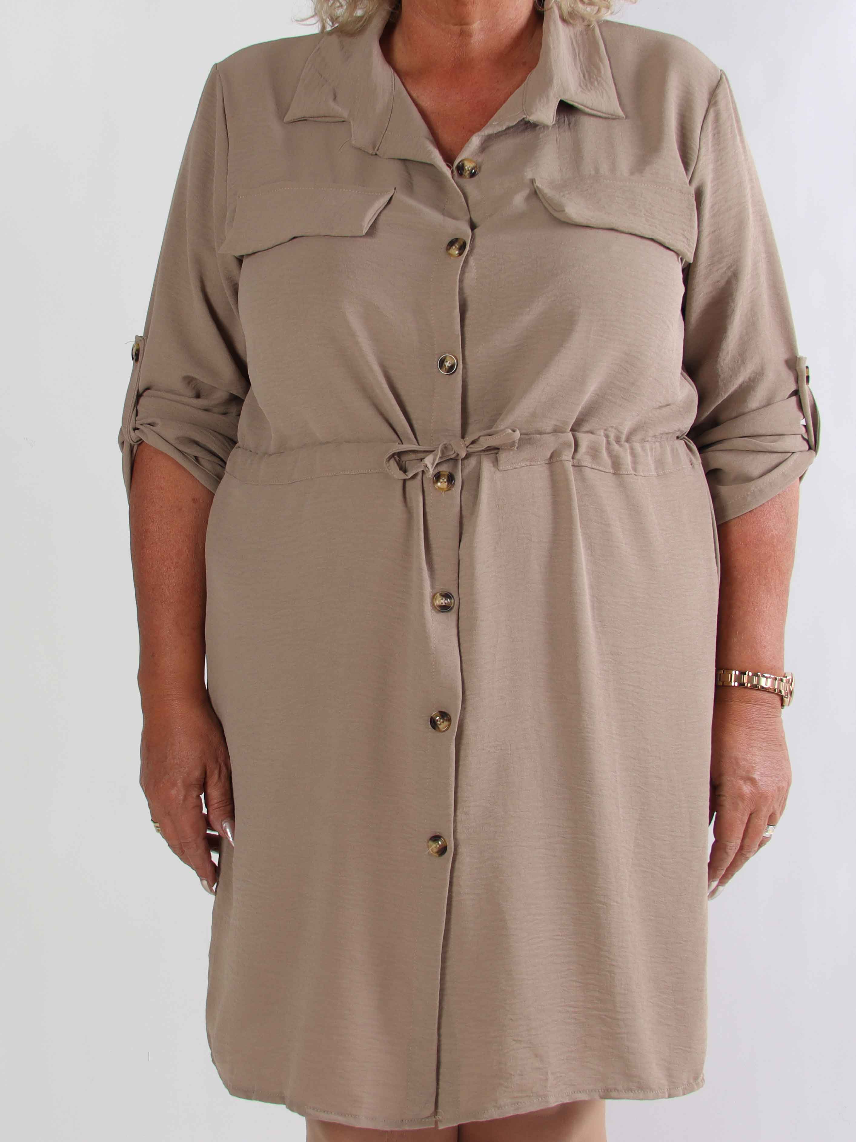 Baretta - Söt plus size skjortklänning med knytskärp i midjan