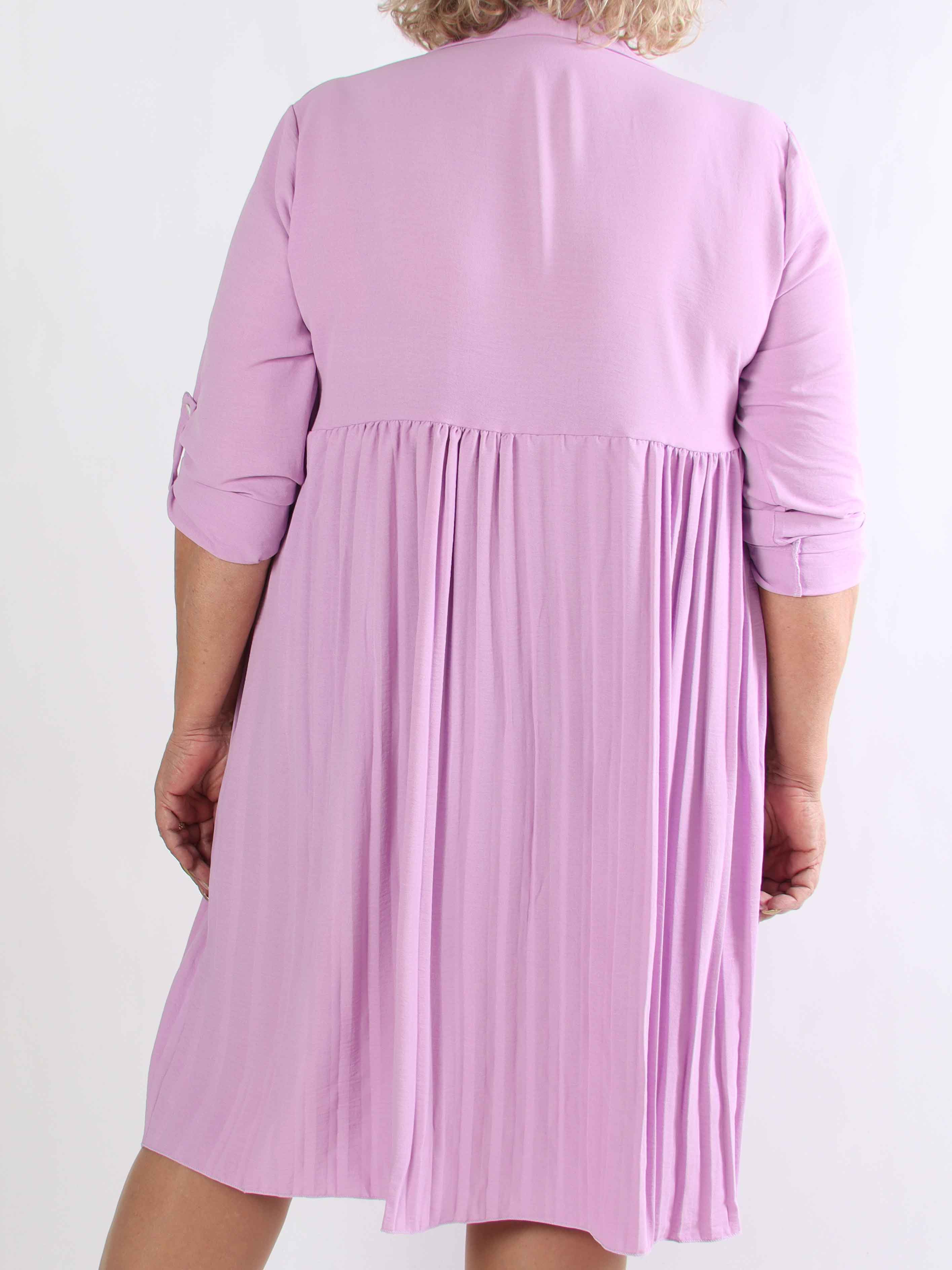Betsy - Plus size skjortekjole i blød viskose med plisseret skørt