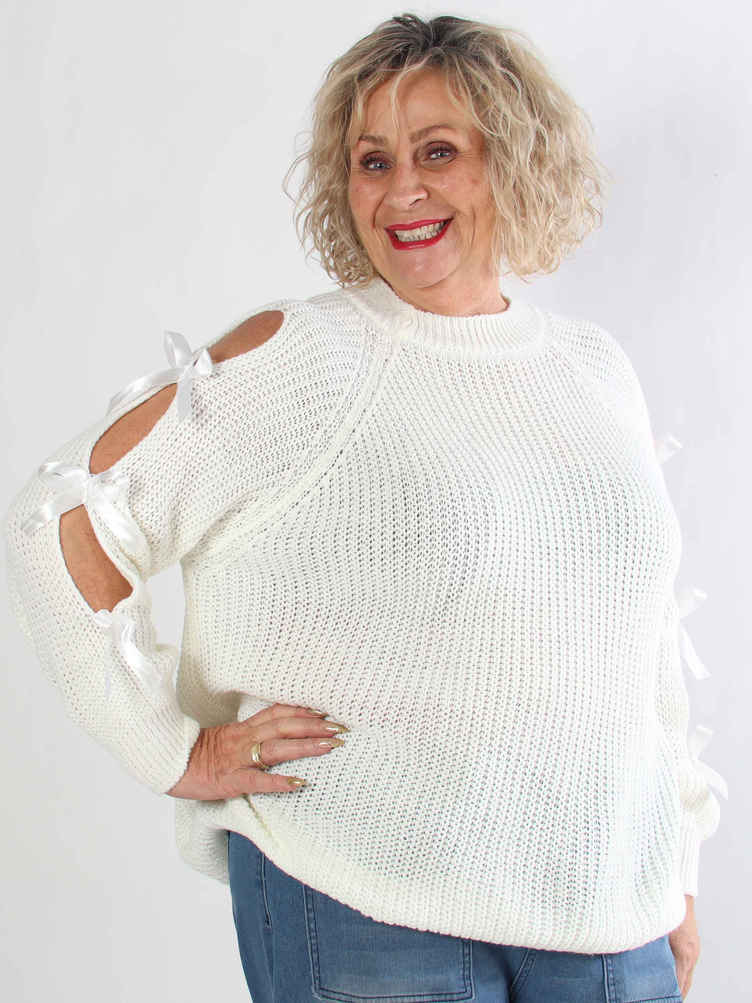 Birtha - Plus size strikbluse med små åbninger og sløjfer på ærmet