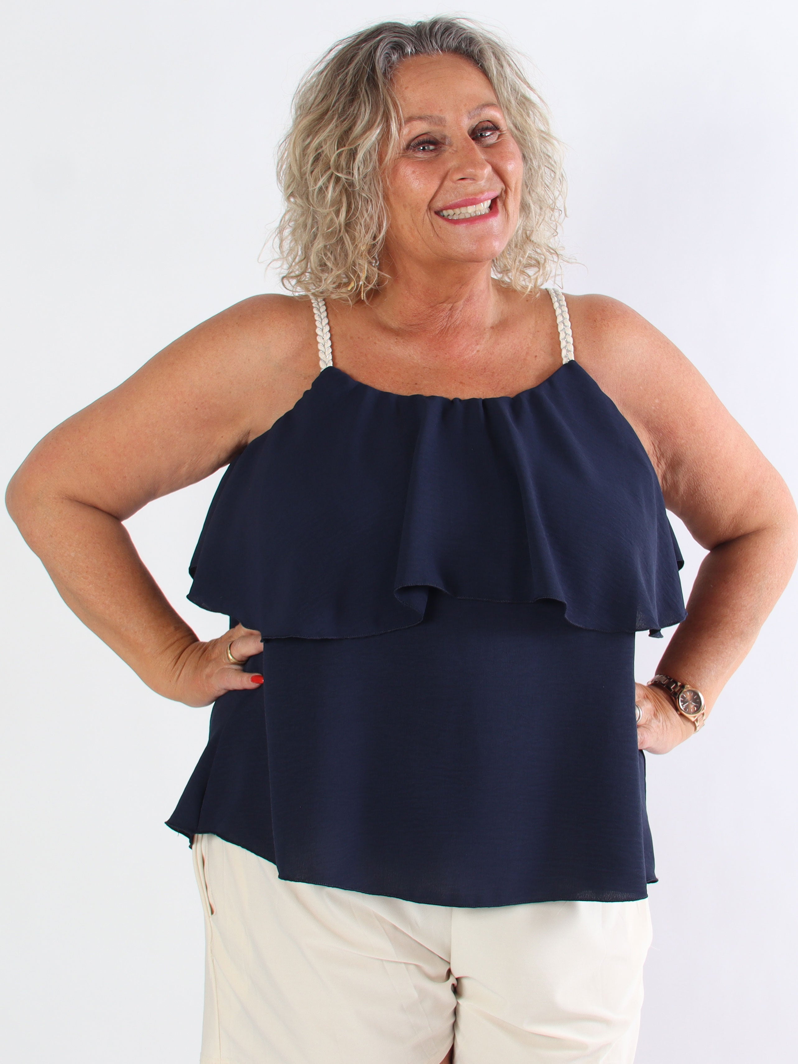 Blanca Top - Plus size topp med volanger och flätade band