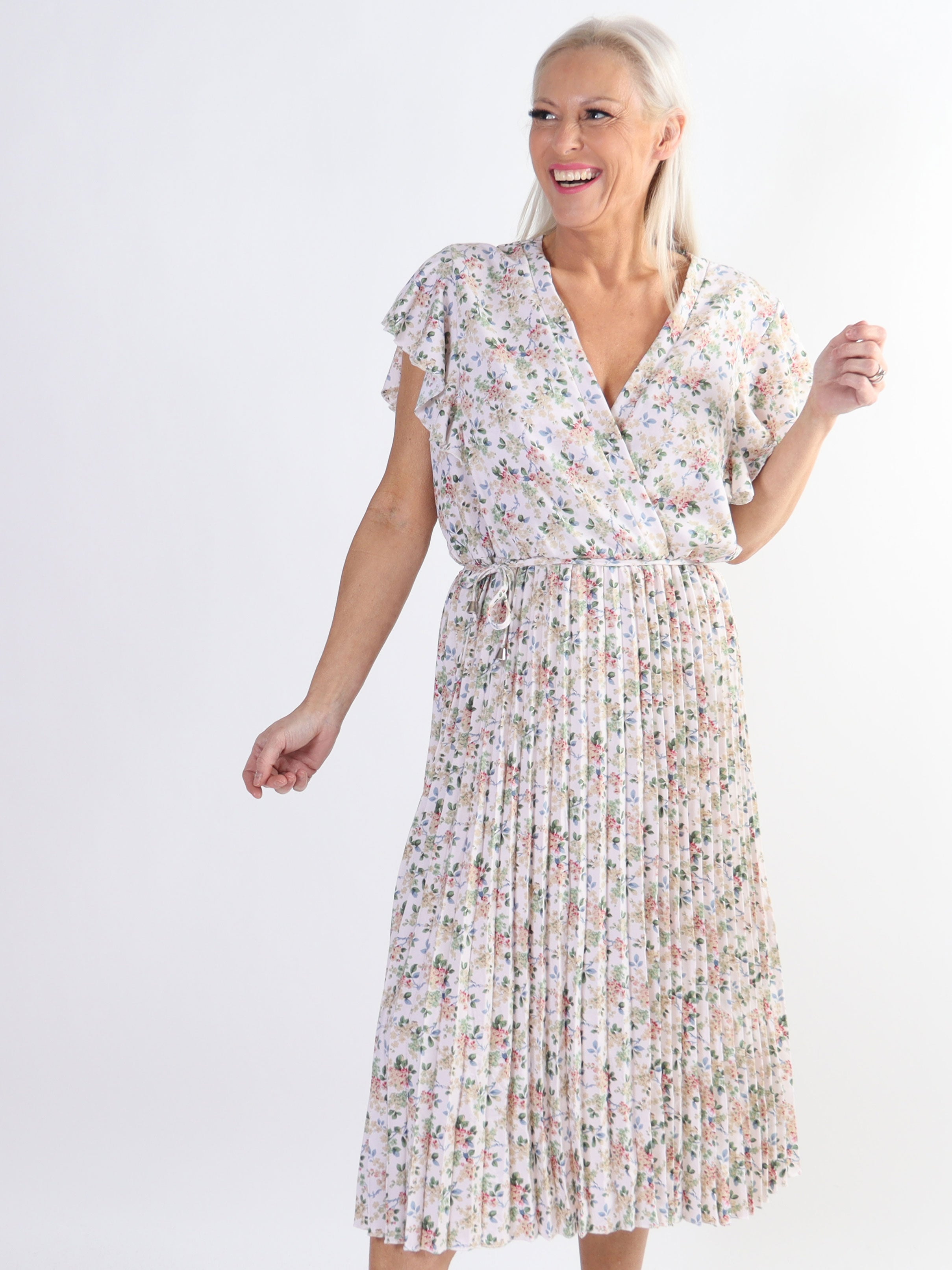Callidora - Plus size-klänning med veck och volanger
