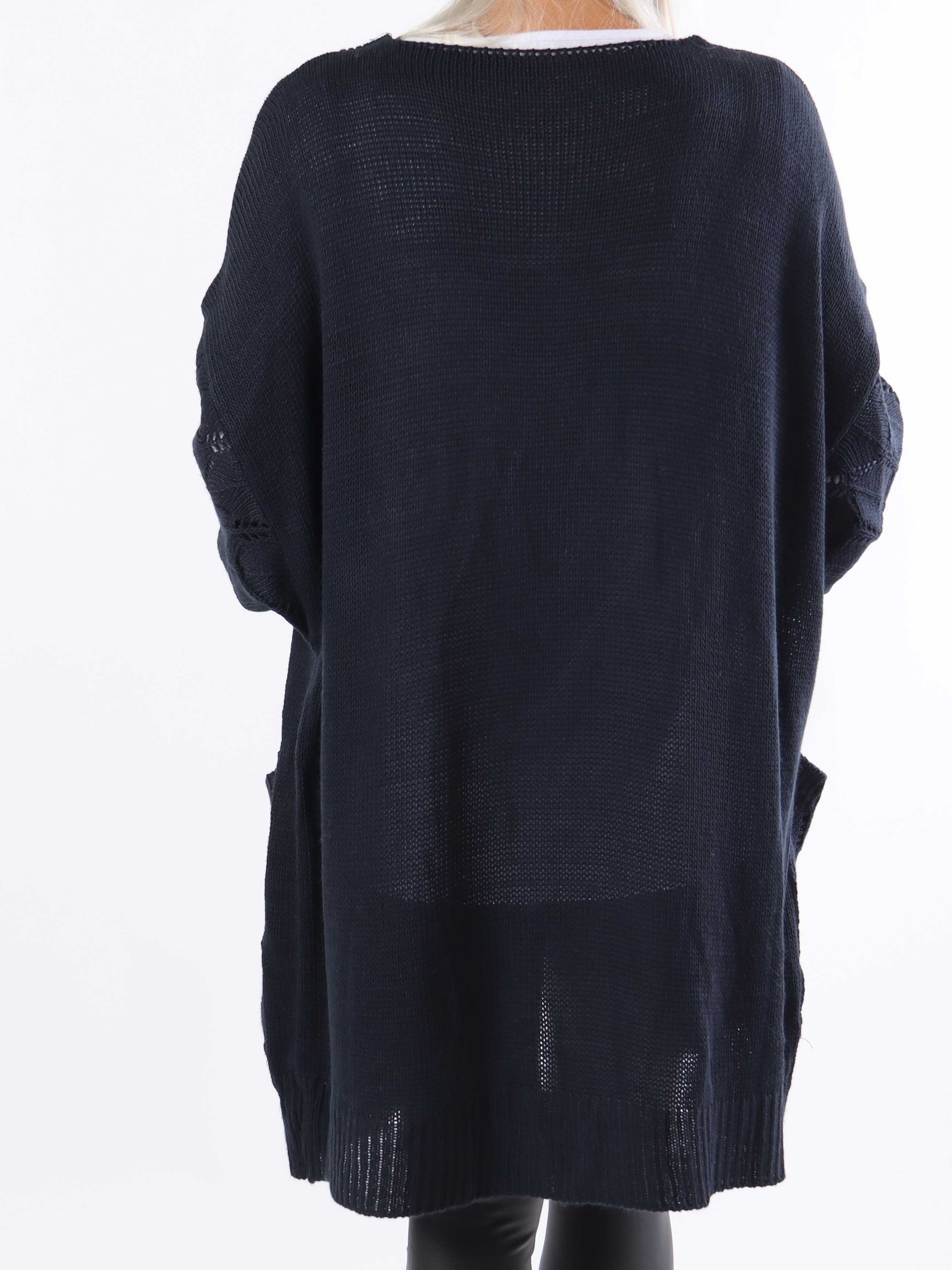 Capri - Stickad kofta i plus size med fickor