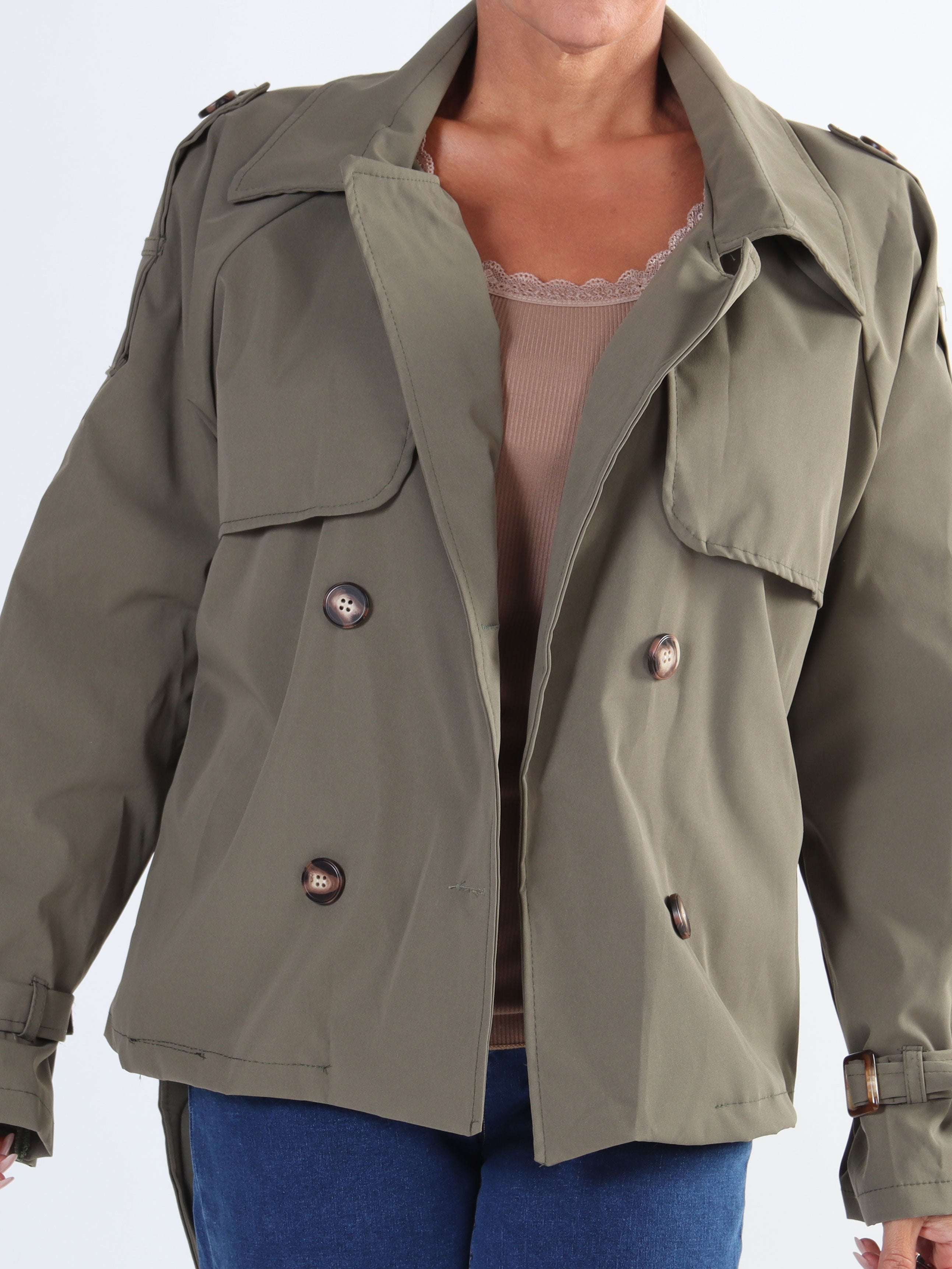 Carmen - Kort trenchcoat med knappar