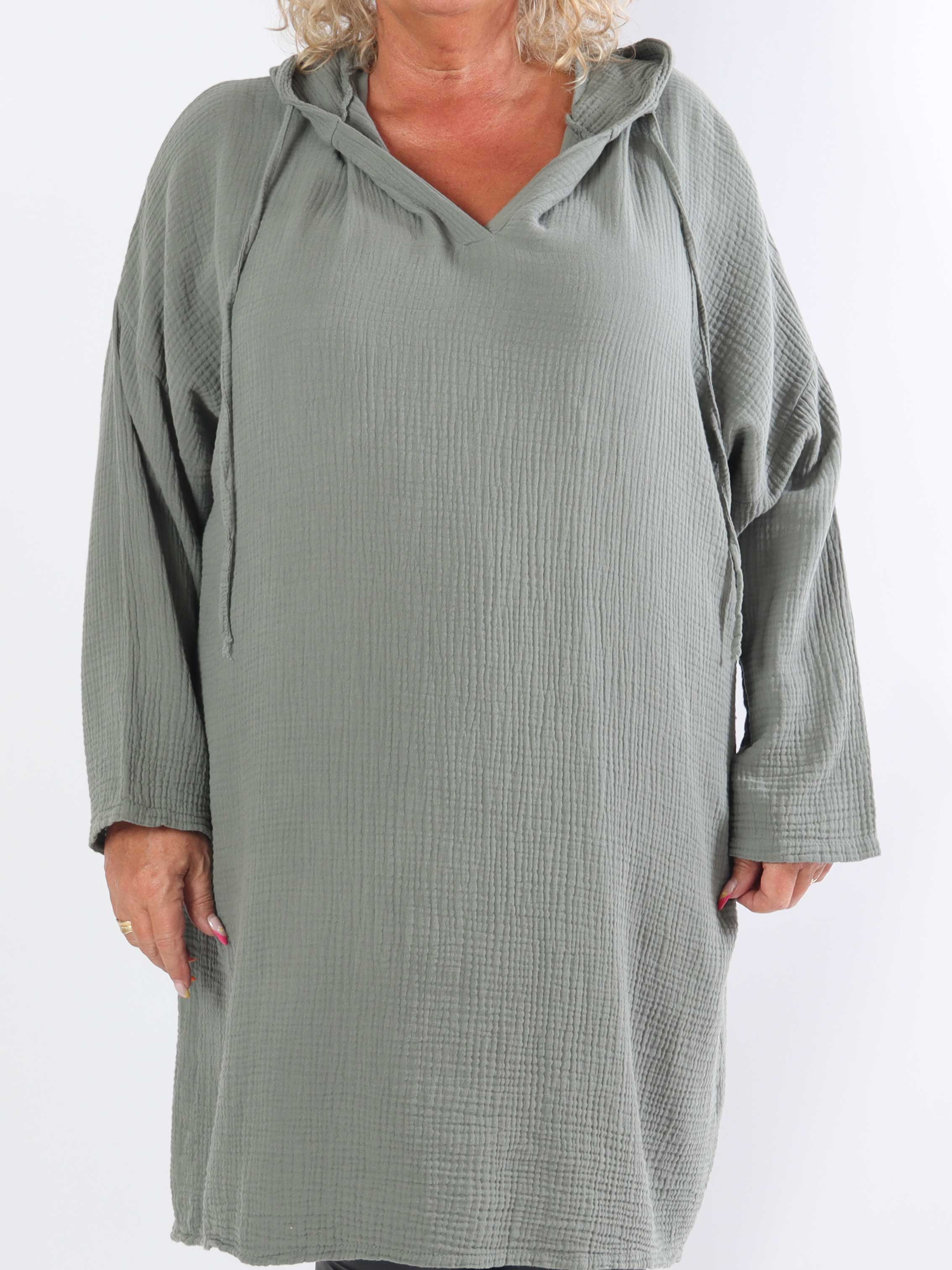 Caro - Mjuk plus size-klänning i bomull med huva