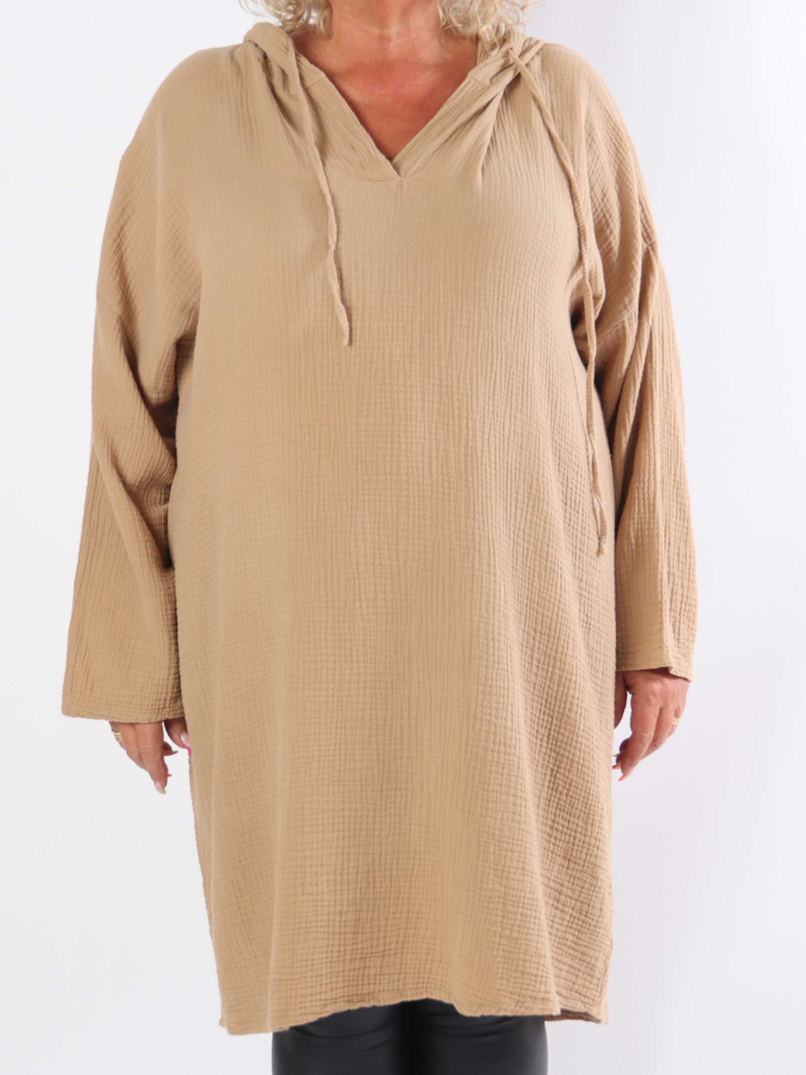 Caro - Mjuk plus size-klänning i bomull med huva