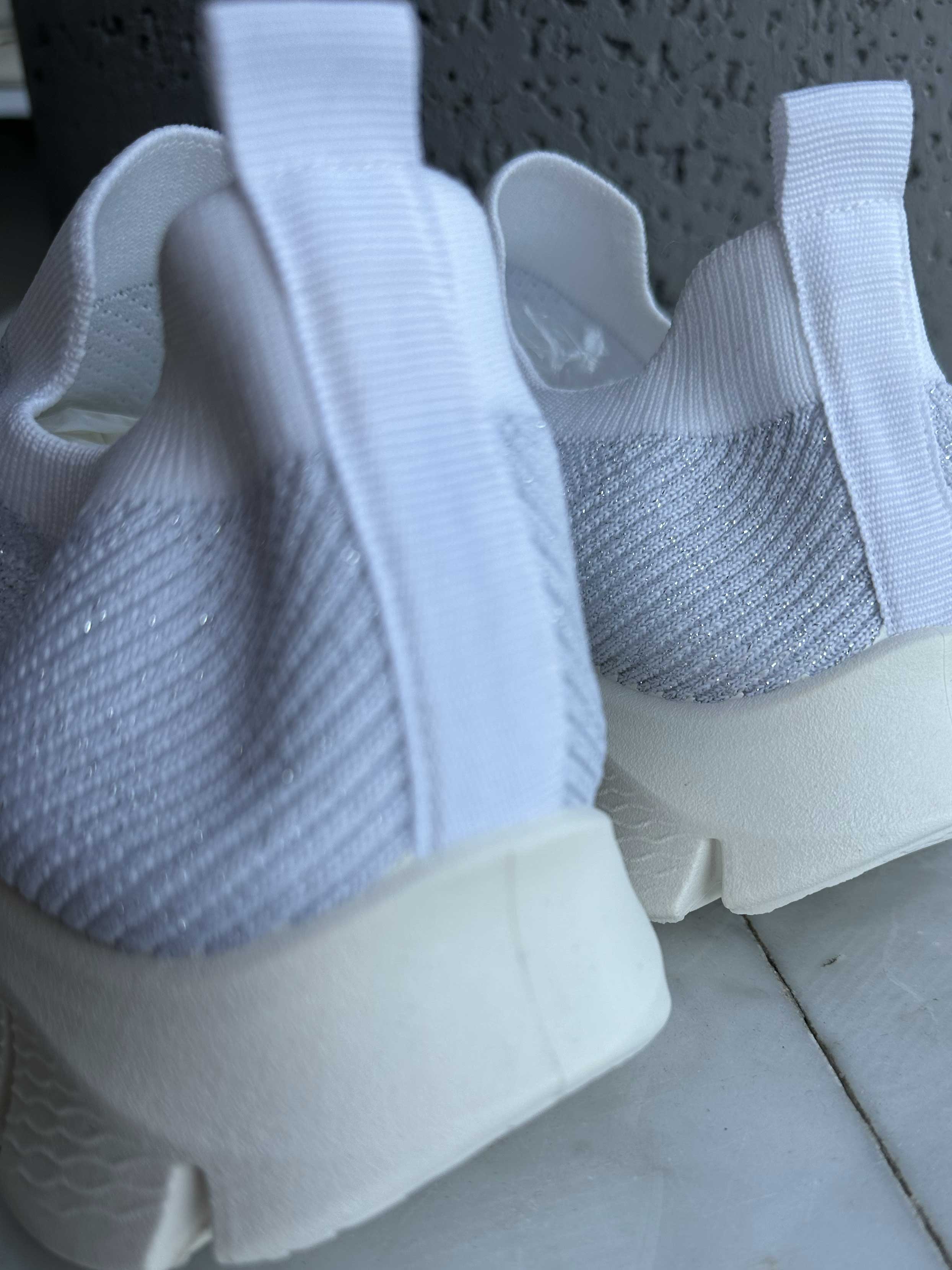 Cassie - Sneakers med strumpor och glittertrådar