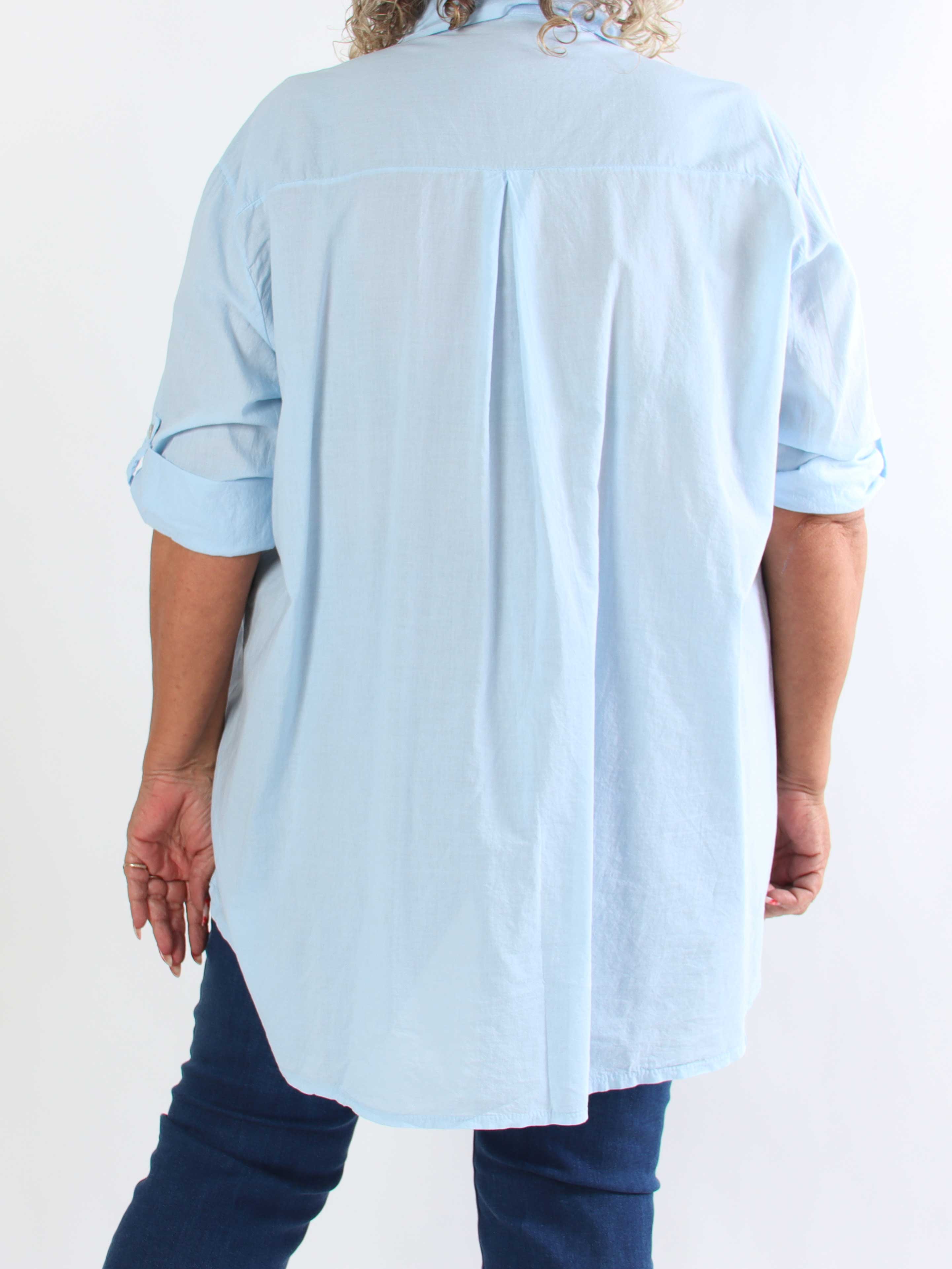 Catherina – Elegant plus size bomullsskjorta med fina, broderade gulddetaljer
