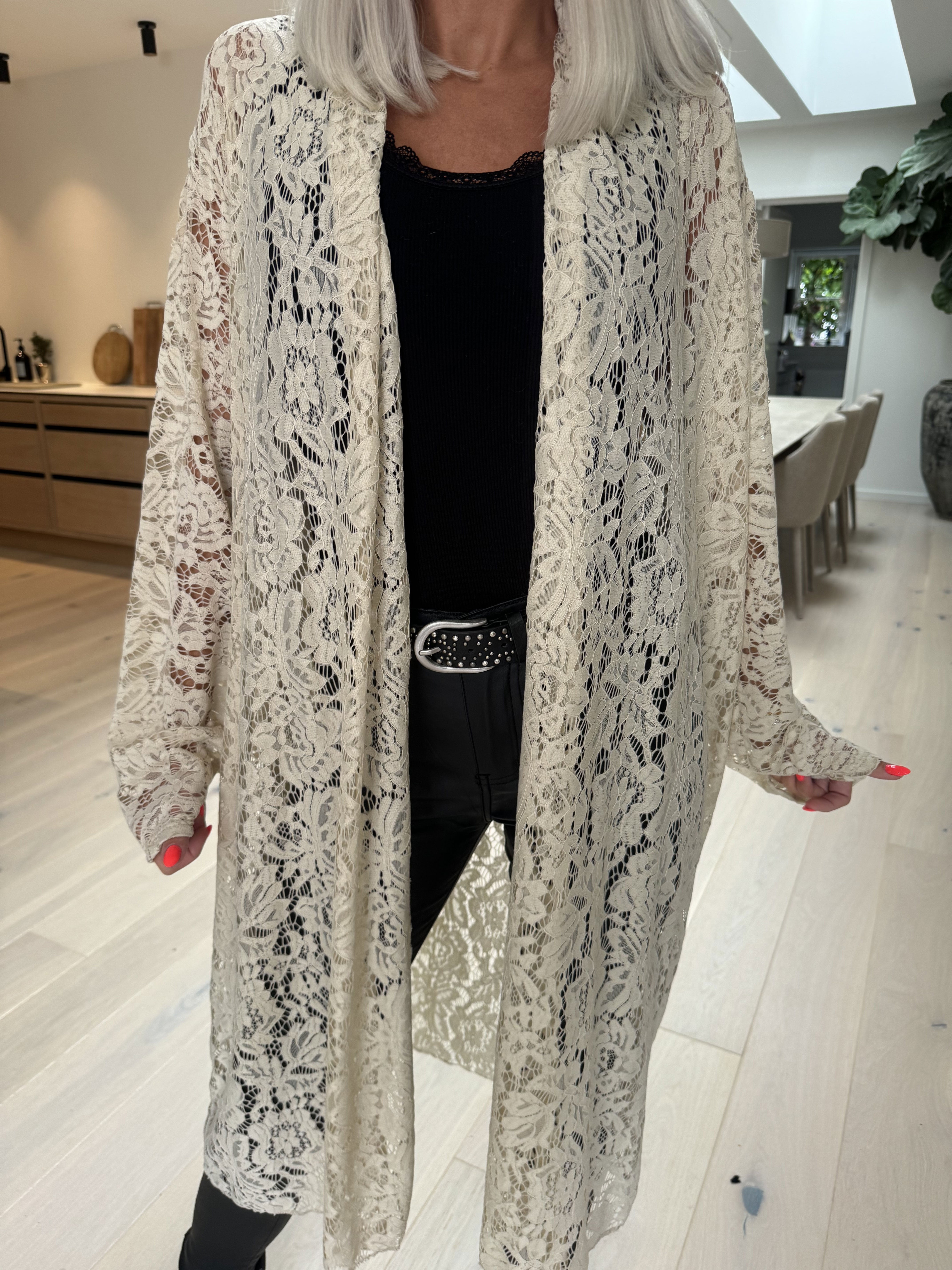 Cece - Cardigan i mjuk spets med stretch