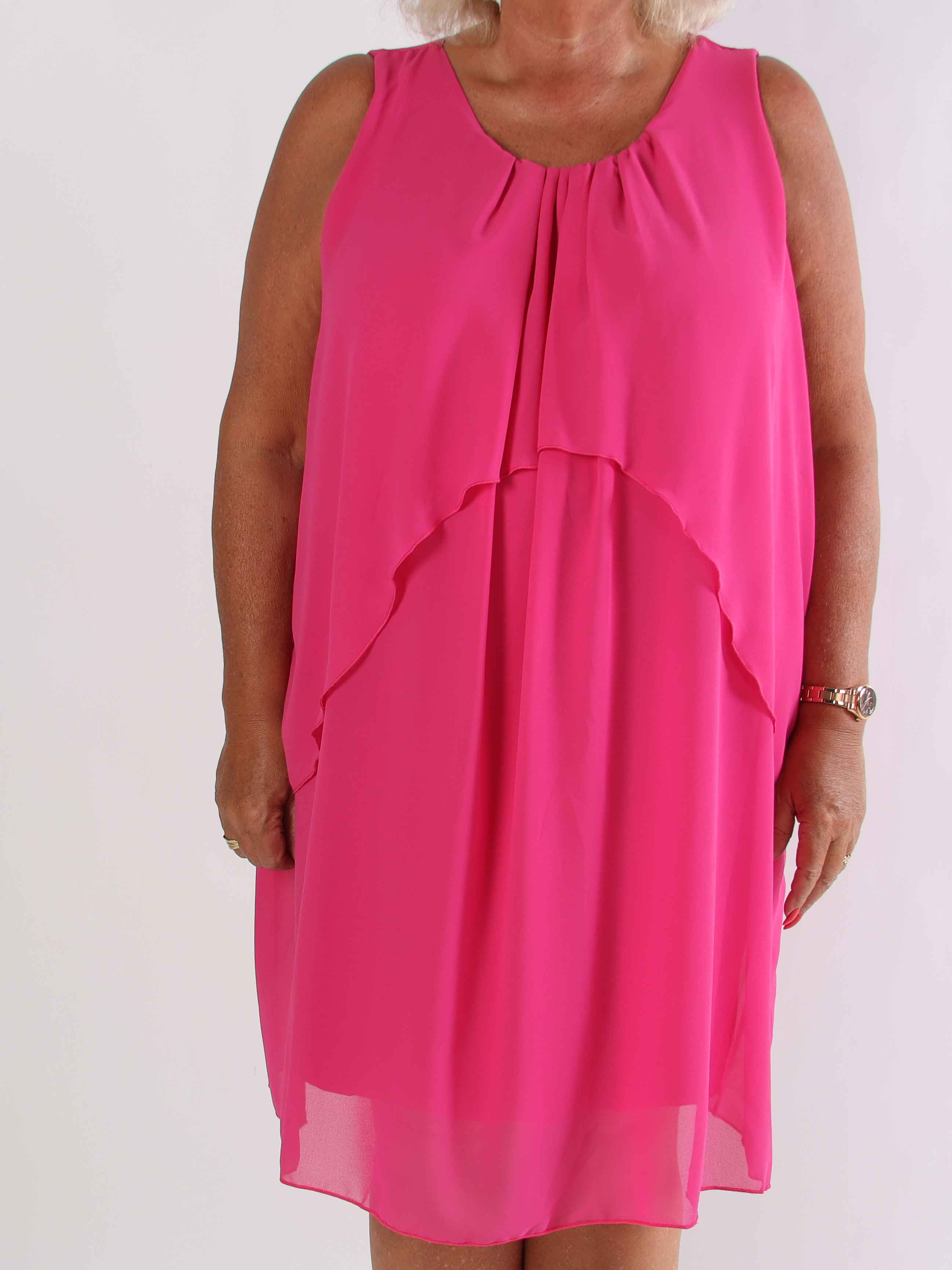 Chanelli - Sød plus size kjole med chiffon flæselag