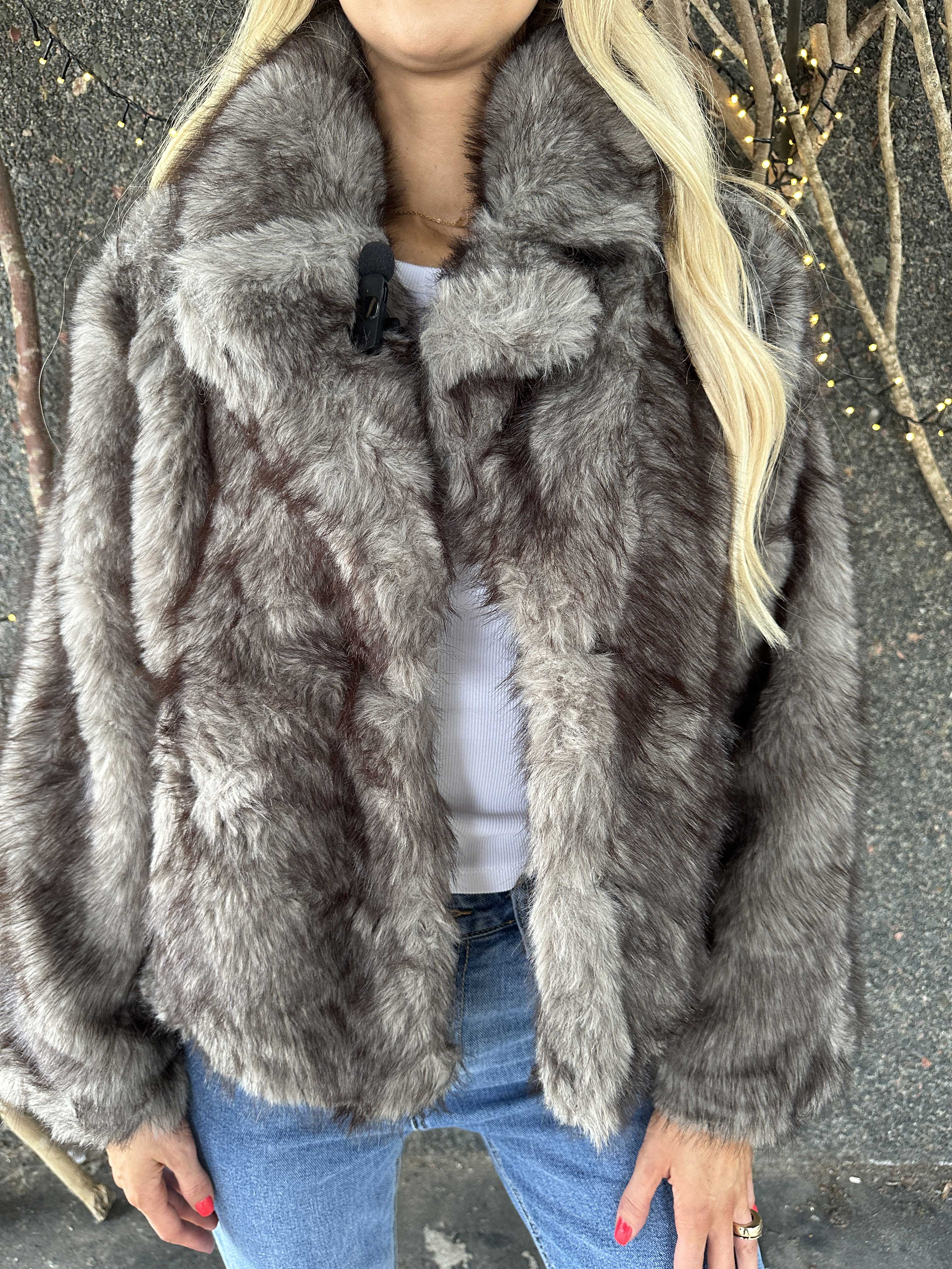 Charlene - Kort mjuk fuskpälsjacka