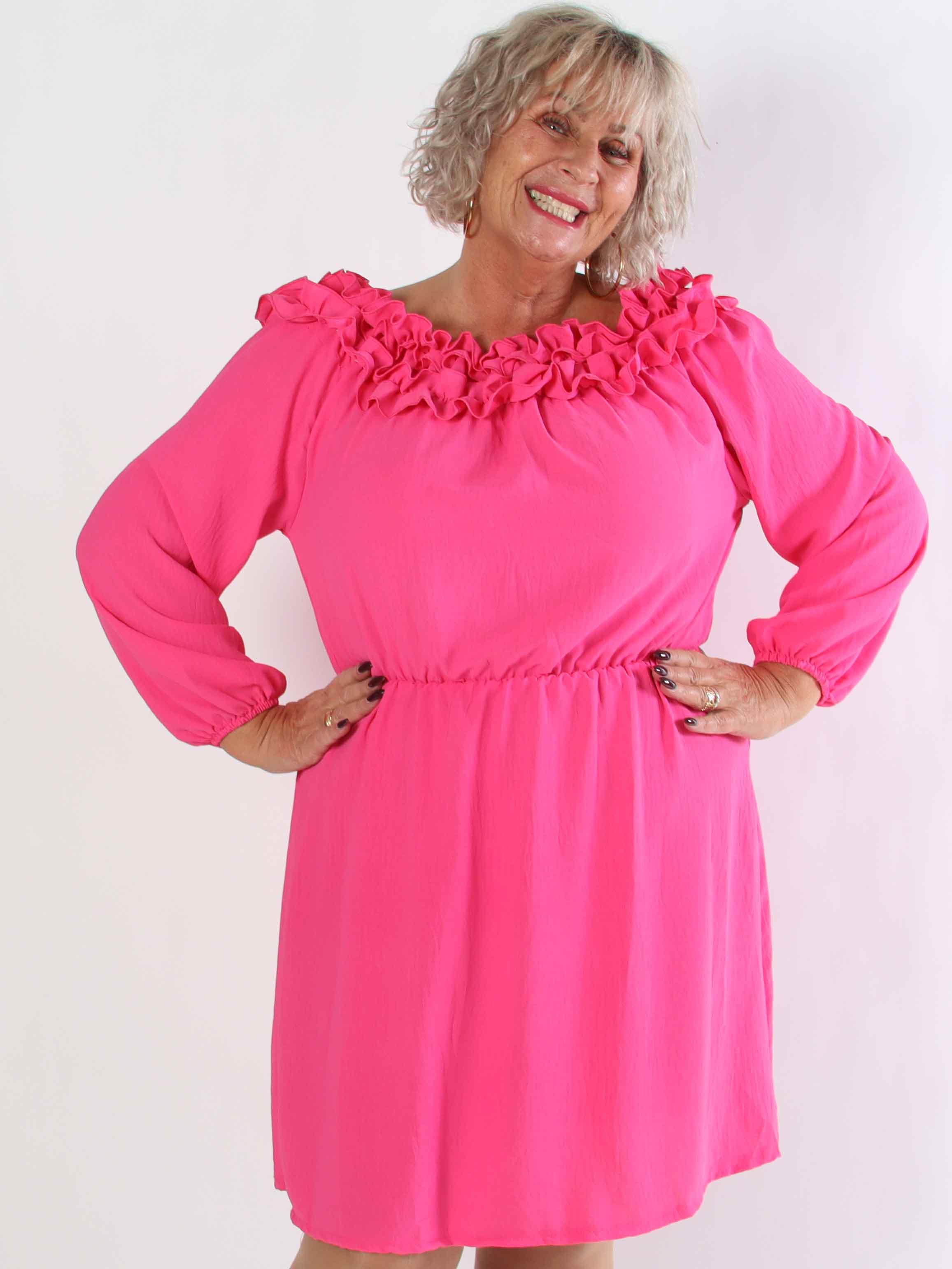 Chili Fitted Dress - Plus size klänning med volangkant och resår i midjan
