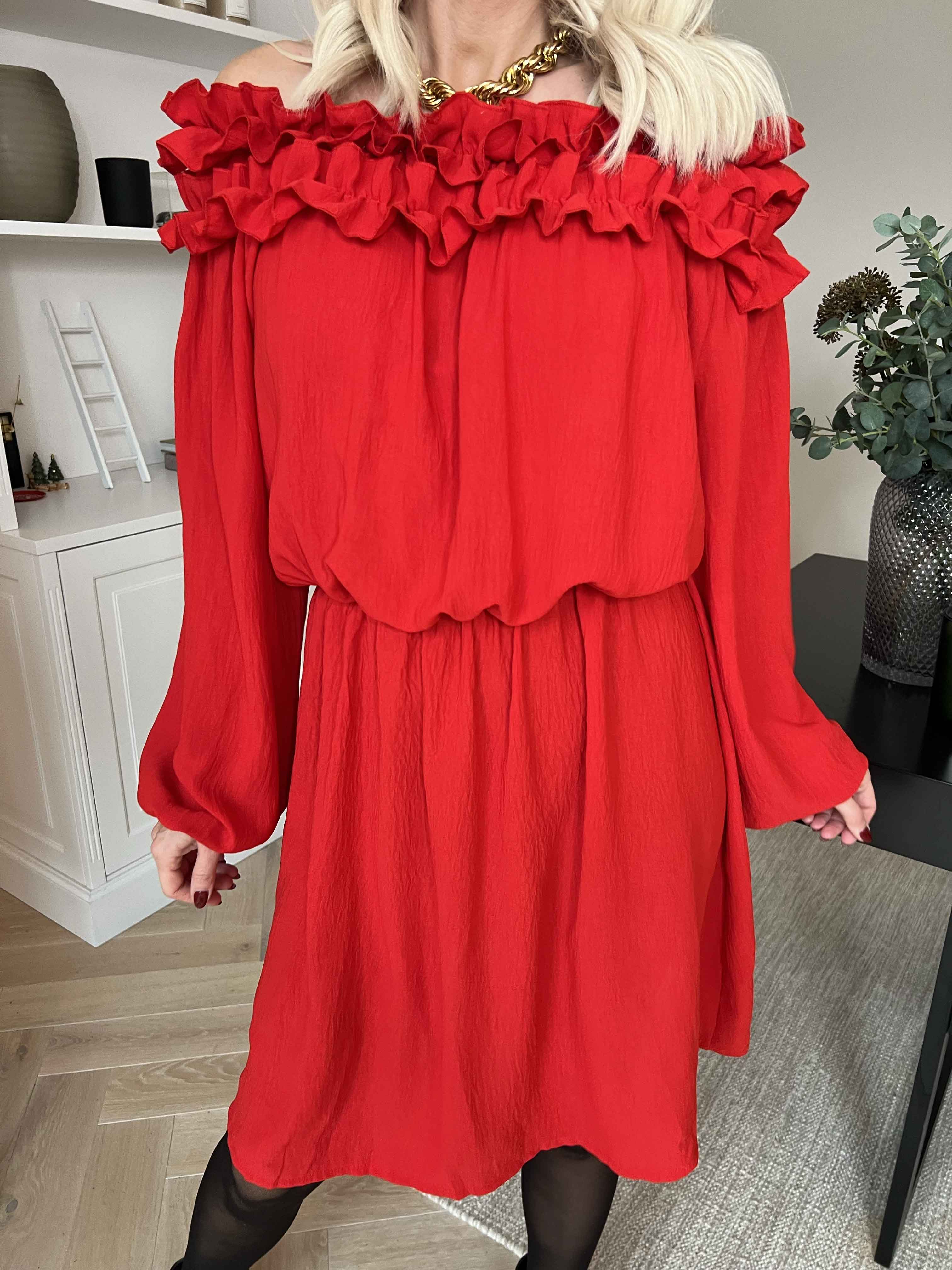 Chili Fitted Dress - Söt klänning med volangkant och resår i midjan