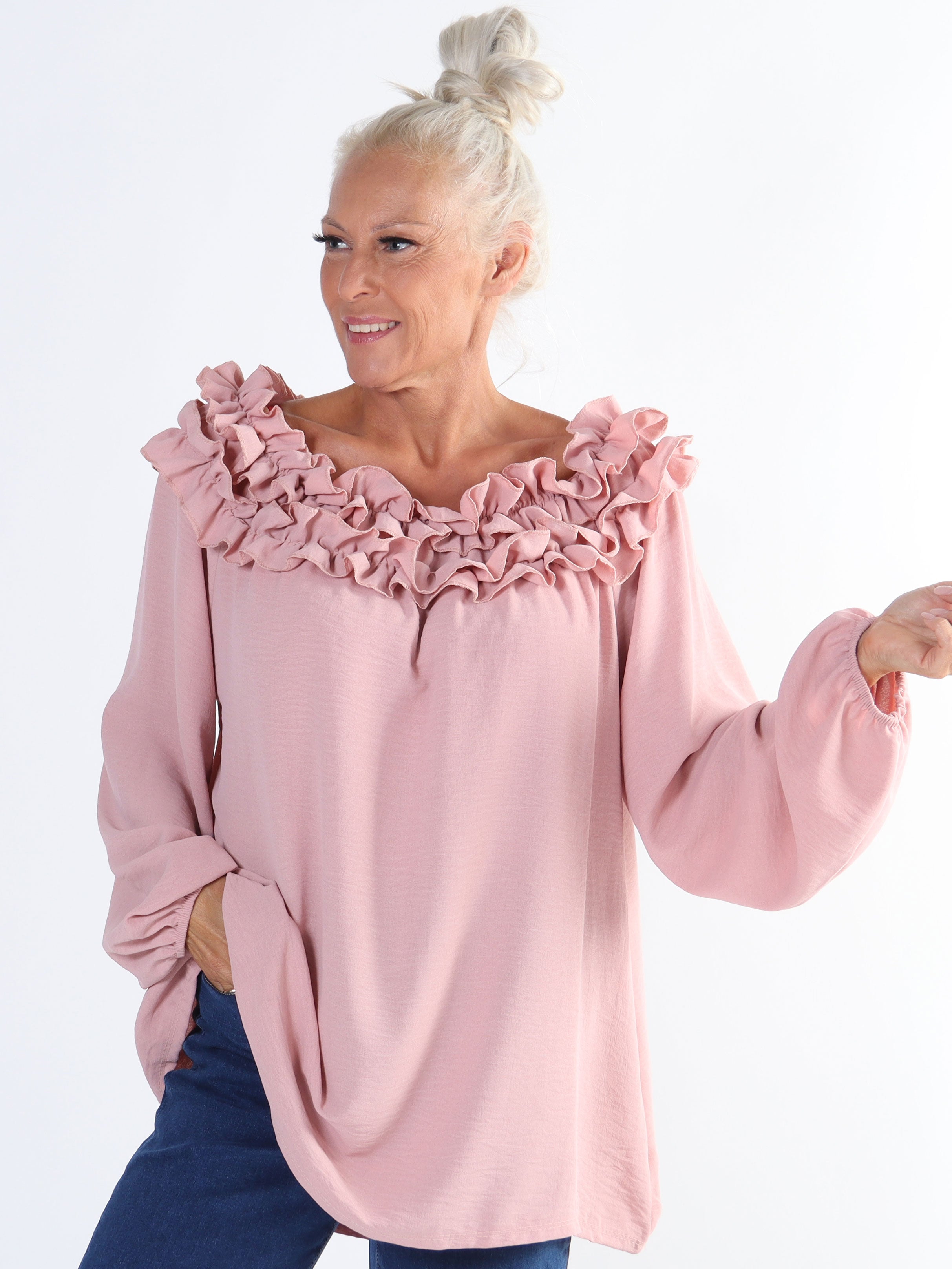 Chili - Finaste plus size tunikan med volanger i halsringningen (bestseller)