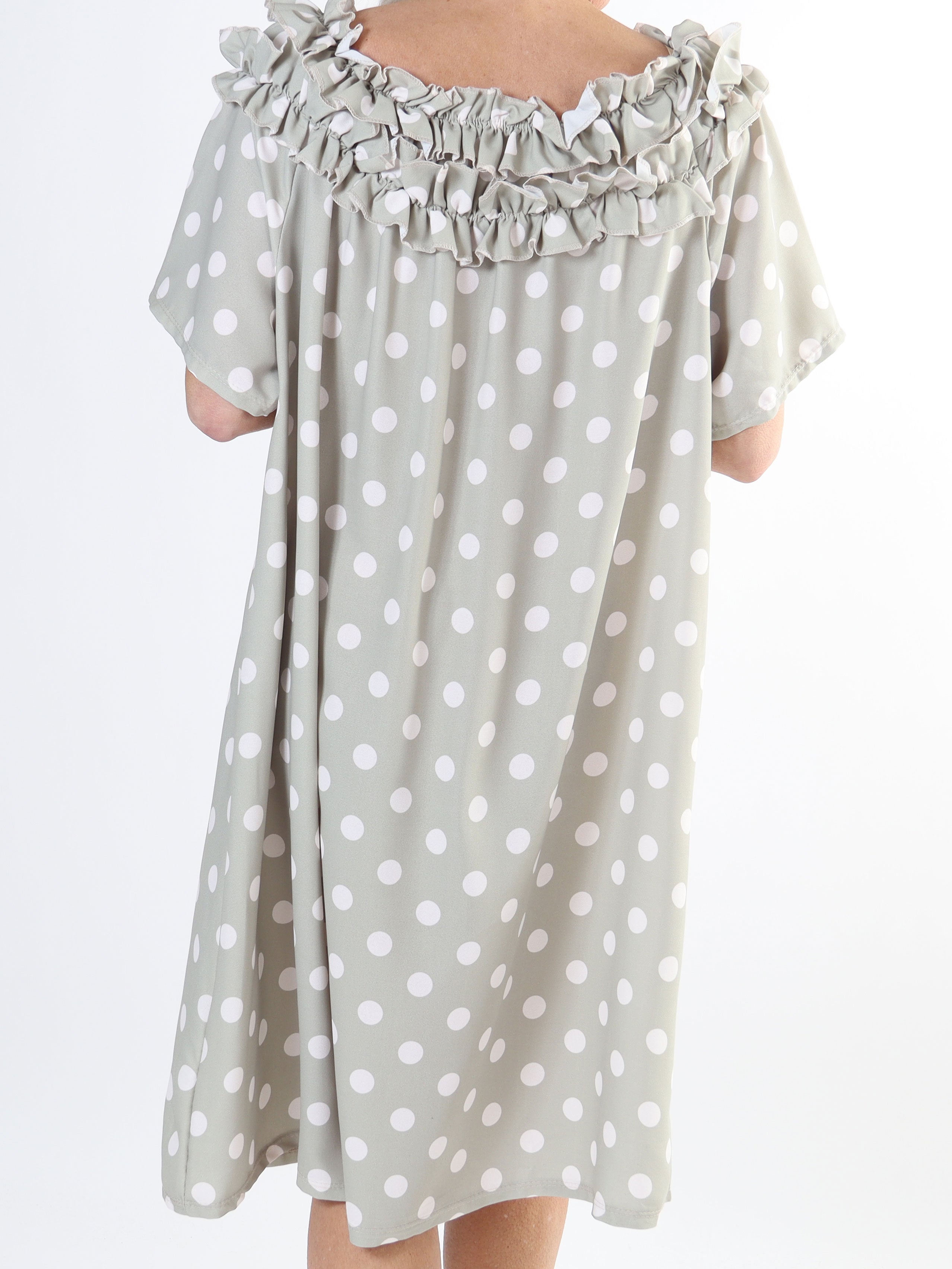 Chili Sleeveless Dress Dot - Plus size-klänning med prickar och volanger