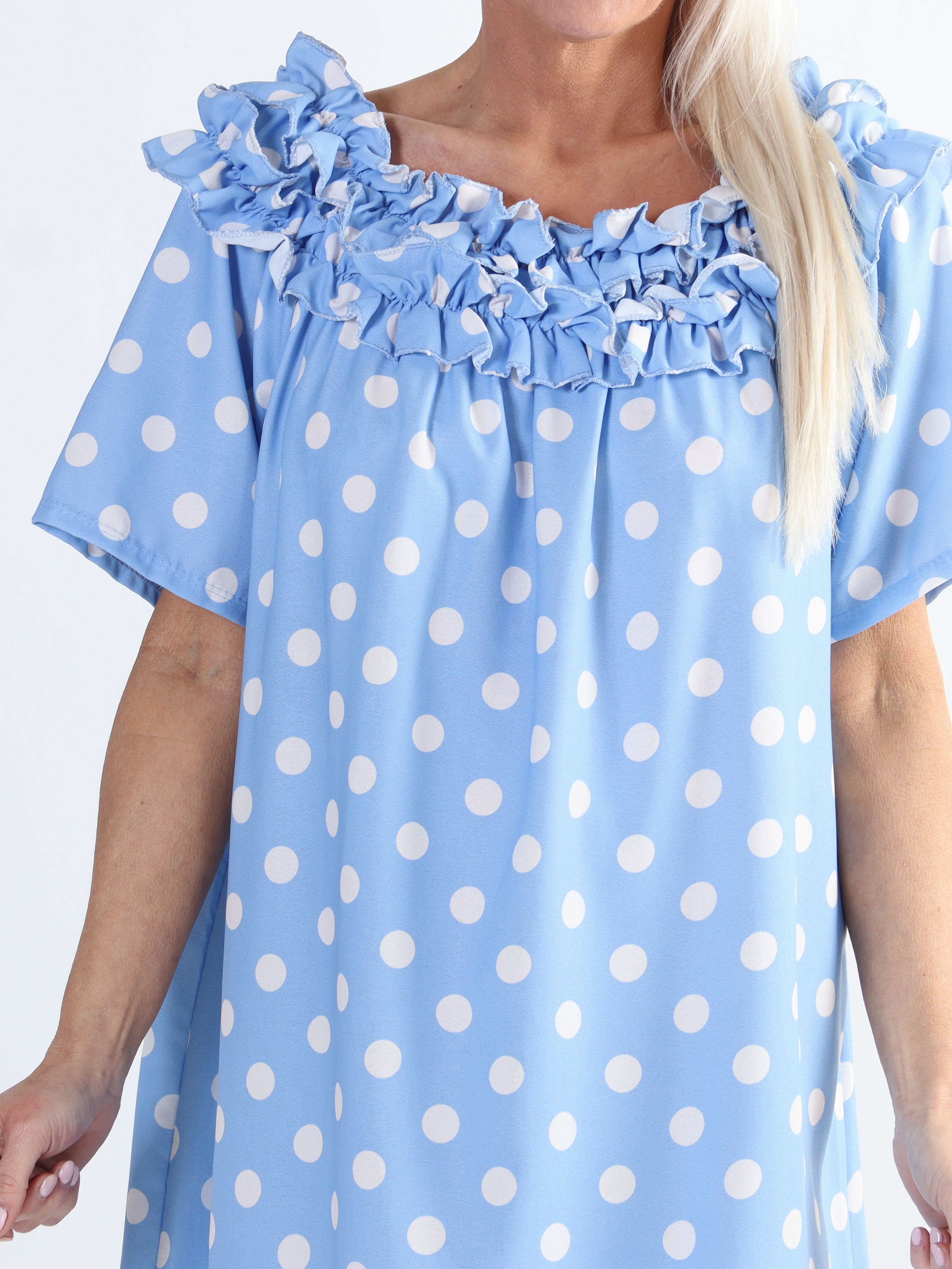 Chili Sleeveless Dress Dot - Plus size-klänning med prickar och volanger