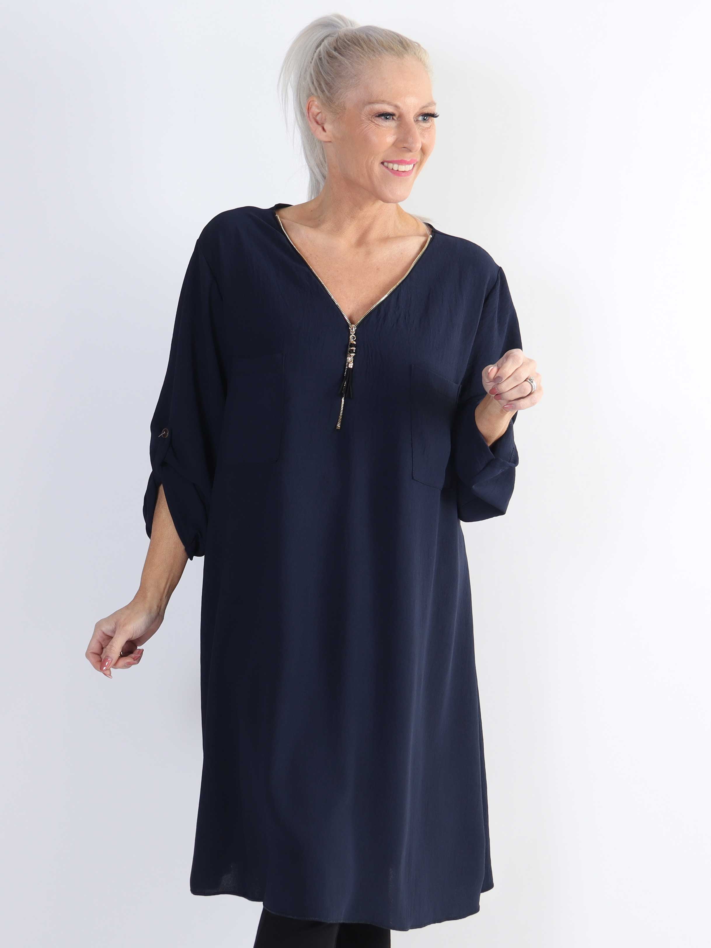 Claudia Dress - Tunikaklänning i plus size med dragkedja och fickor