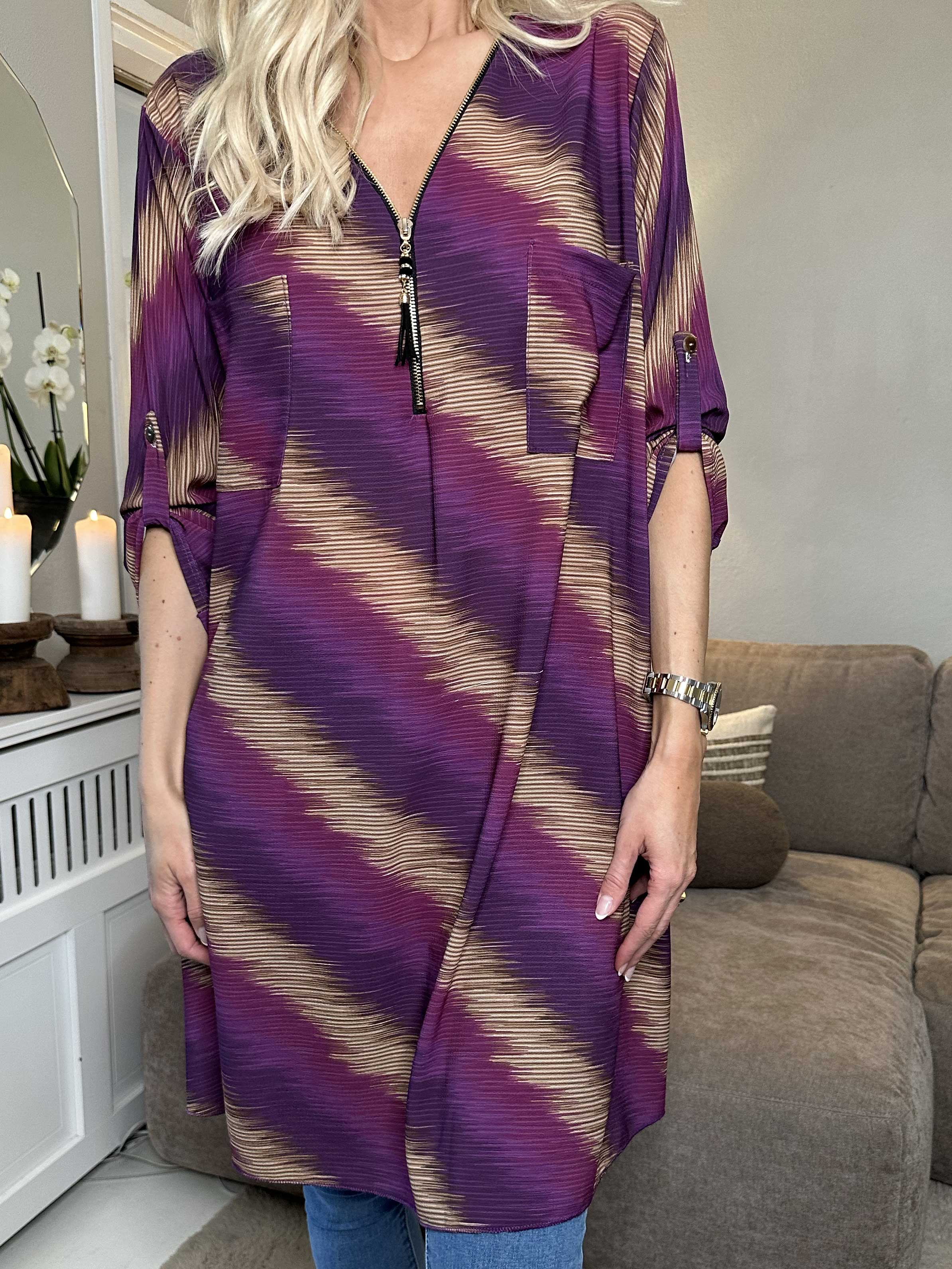 Claudia Stripe Dress - Tunikaklänning med tryck och dragkedja