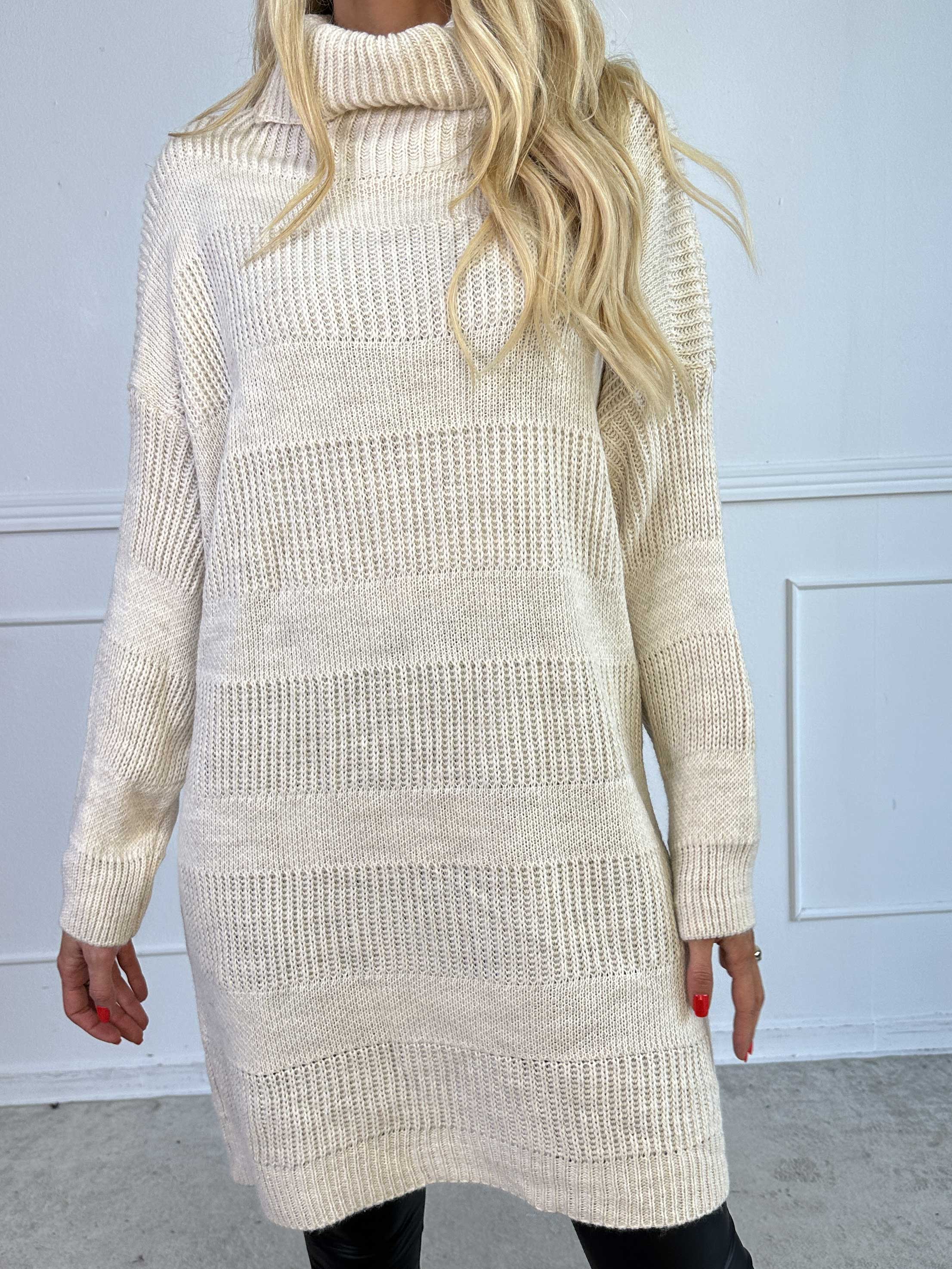 Dagmar - Stickad klänning med polokrage