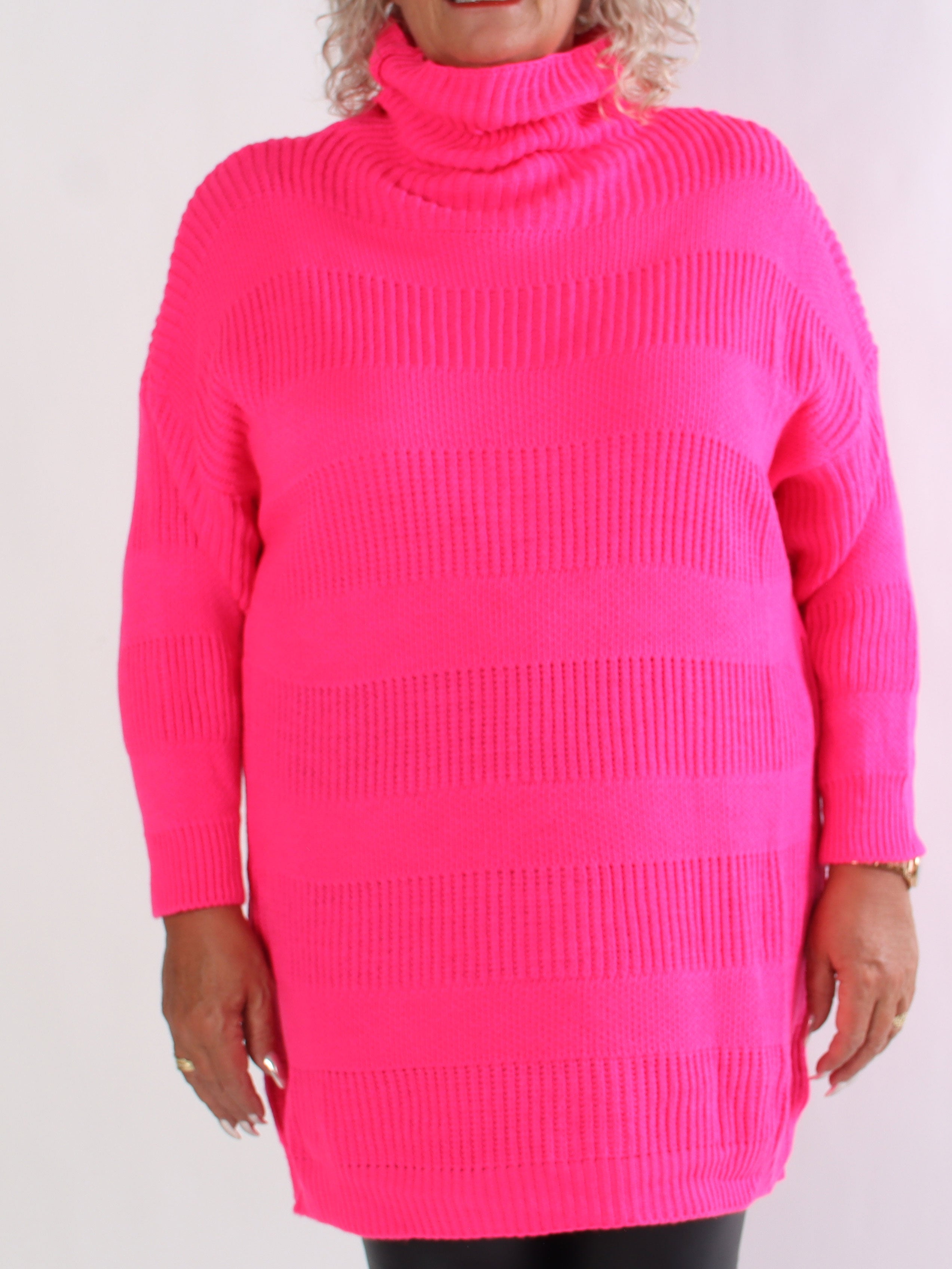 Dagmar - Stickad plus size klänning med polokrage