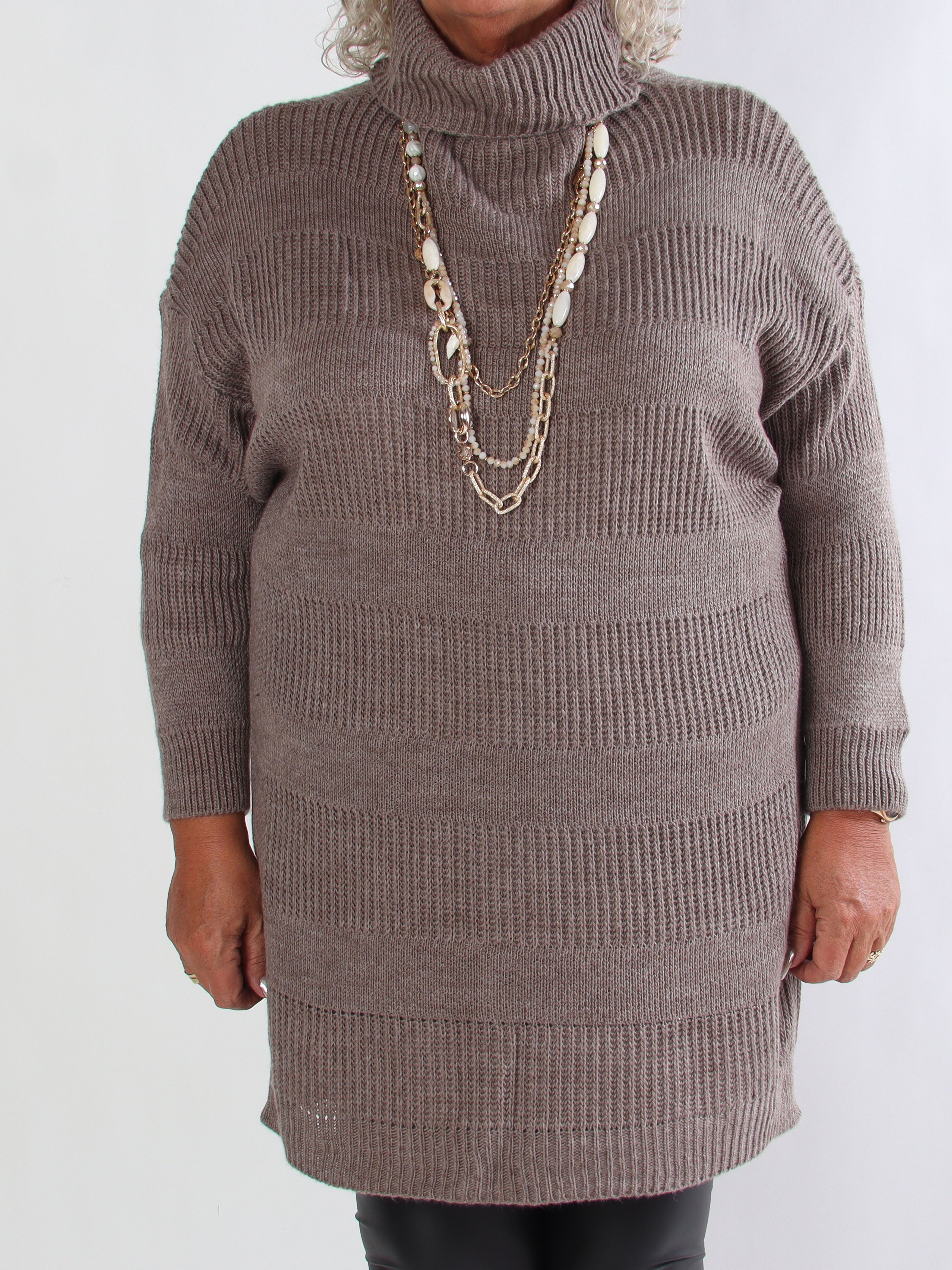 Dagmar - Stickad plus size klänning med polokrage