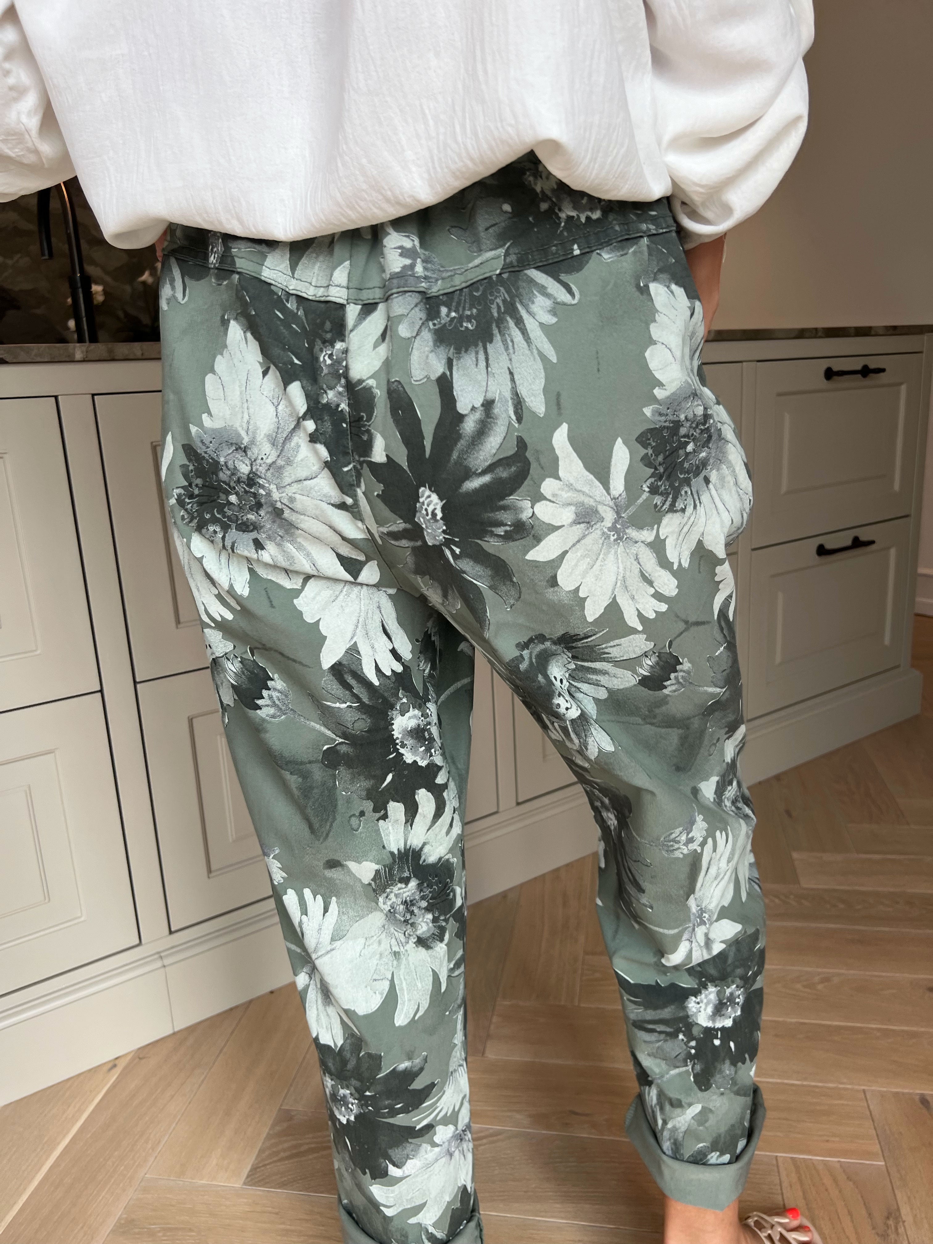 Dakota - Bukser i viskoseblanding med blomsterprint, elastikkant og bindebånd i livet