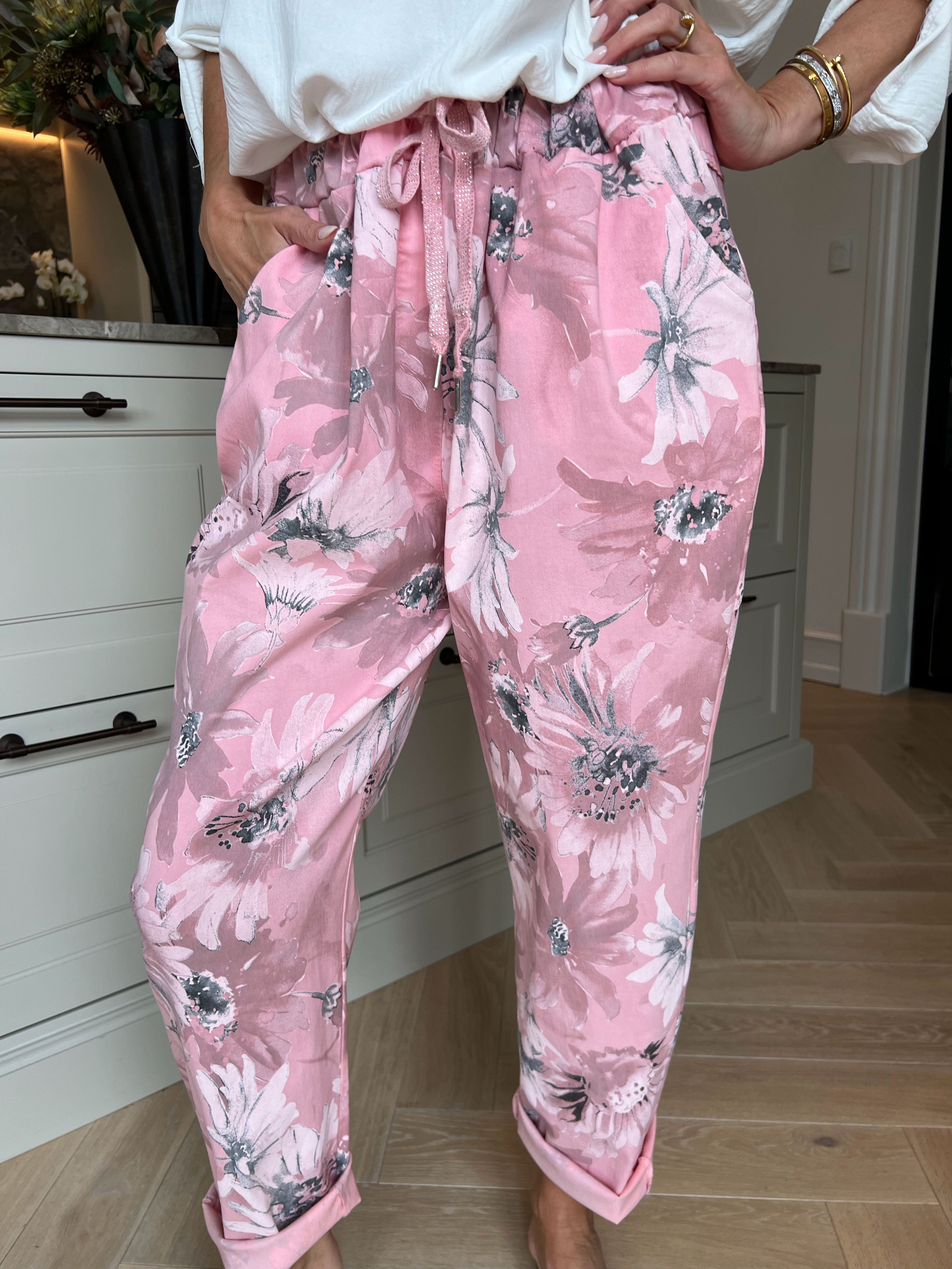 Dakota - Plus size bukser i viskoseblanding med blomsterprint og elastikkant i livet